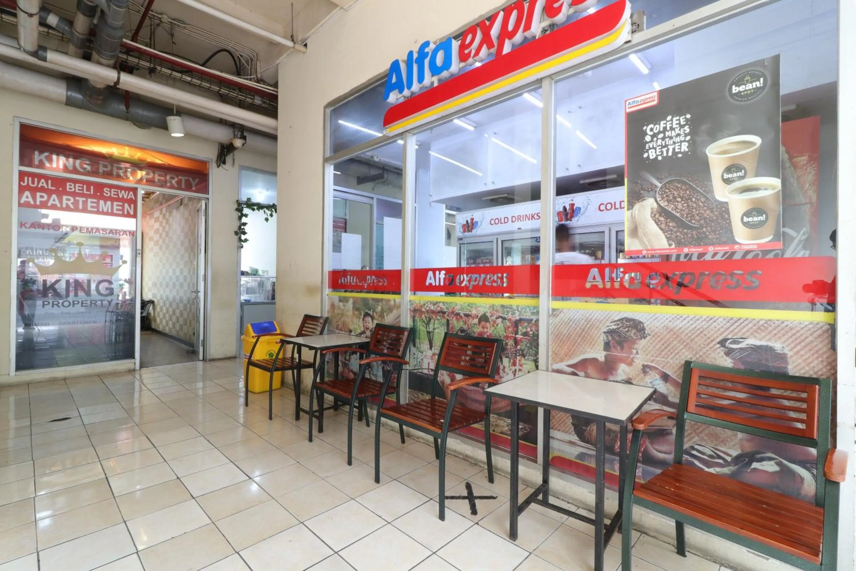 Restaurant/places to eat in The Suites Metro by Faris Property