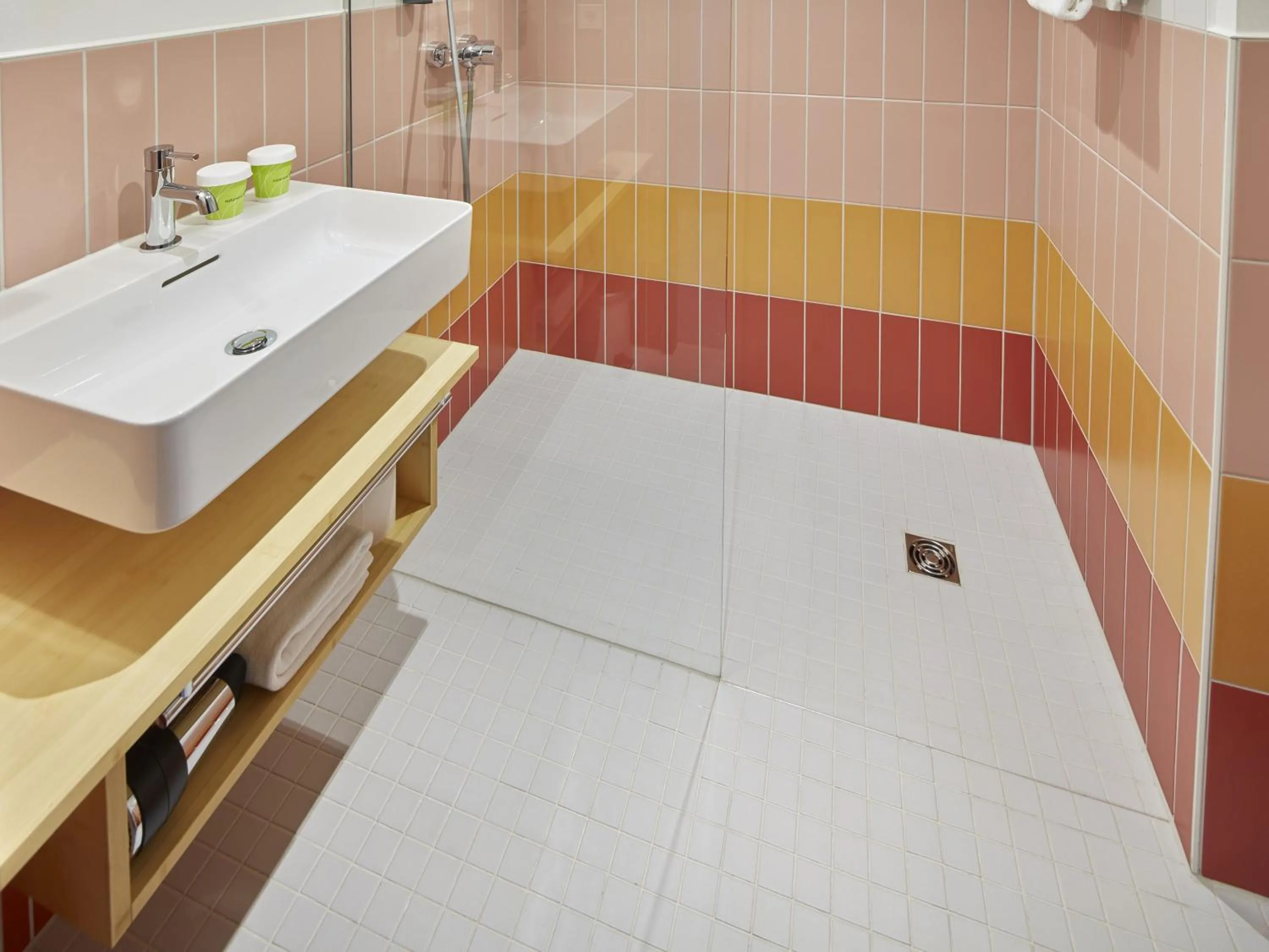 Bathroom in ibis Styles Pforzheim