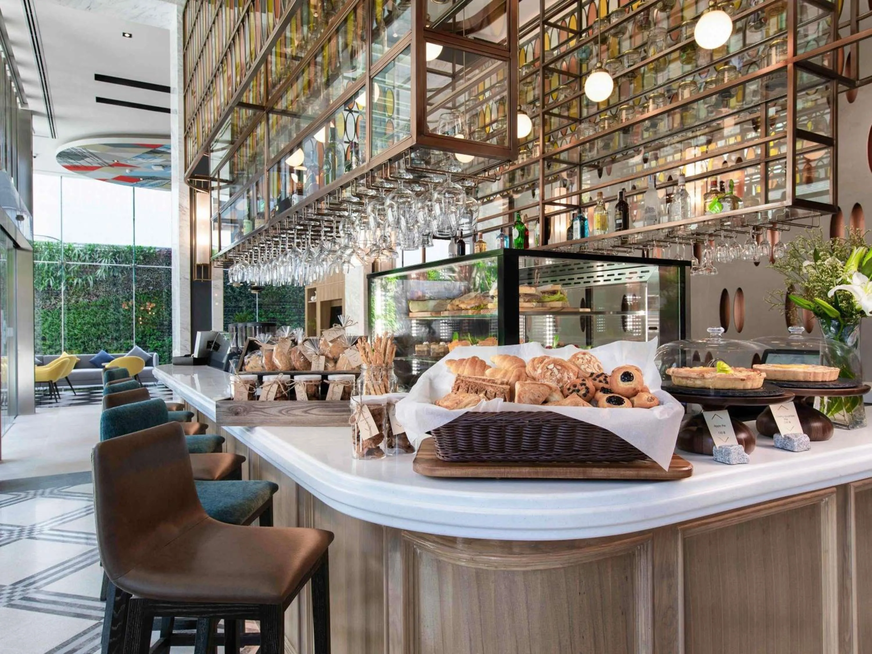 Lounge or bar in ibis Bangkok Sukhumvit 24