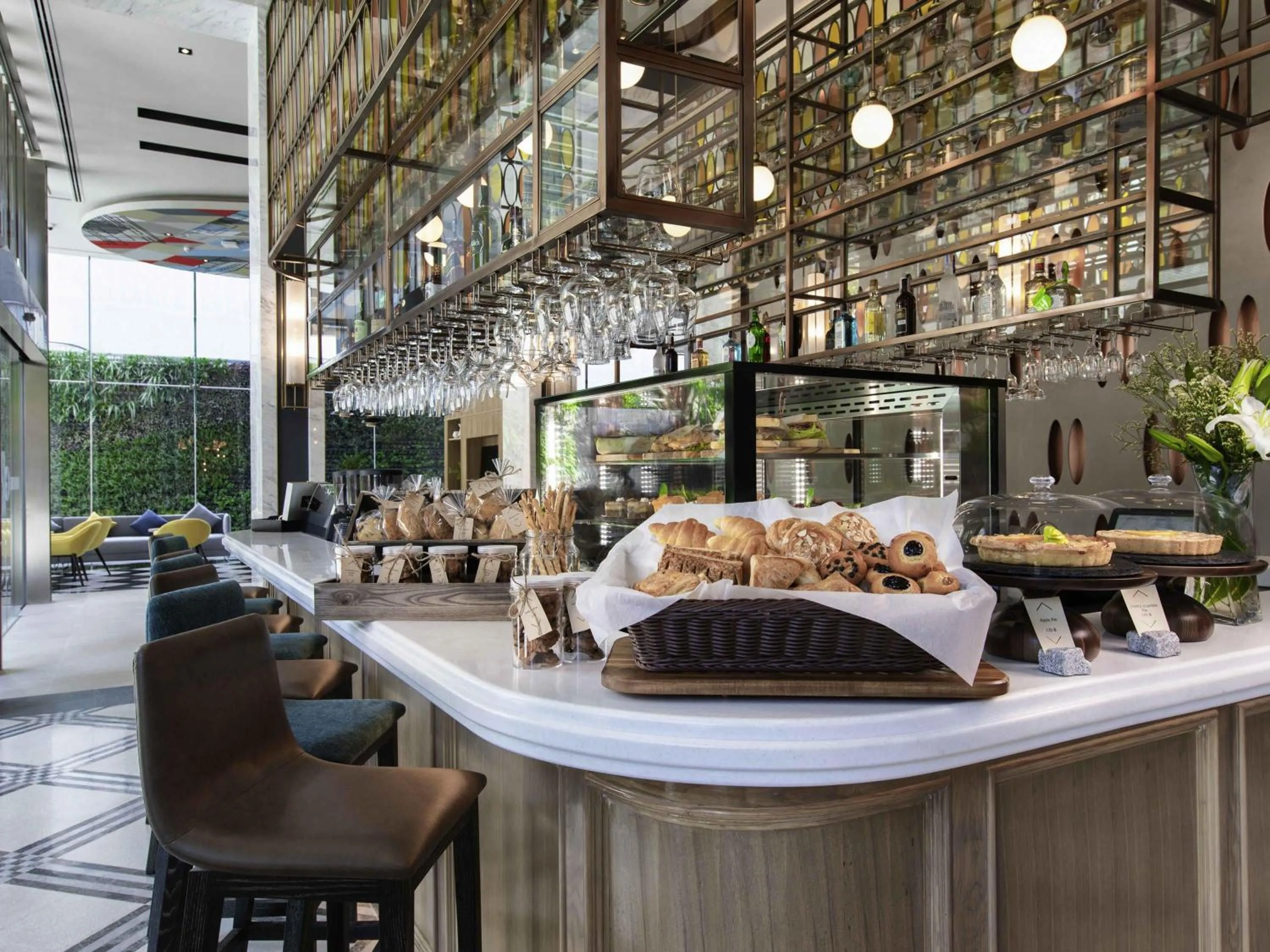 Lounge or bar in ibis Bangkok Sukhumvit 24