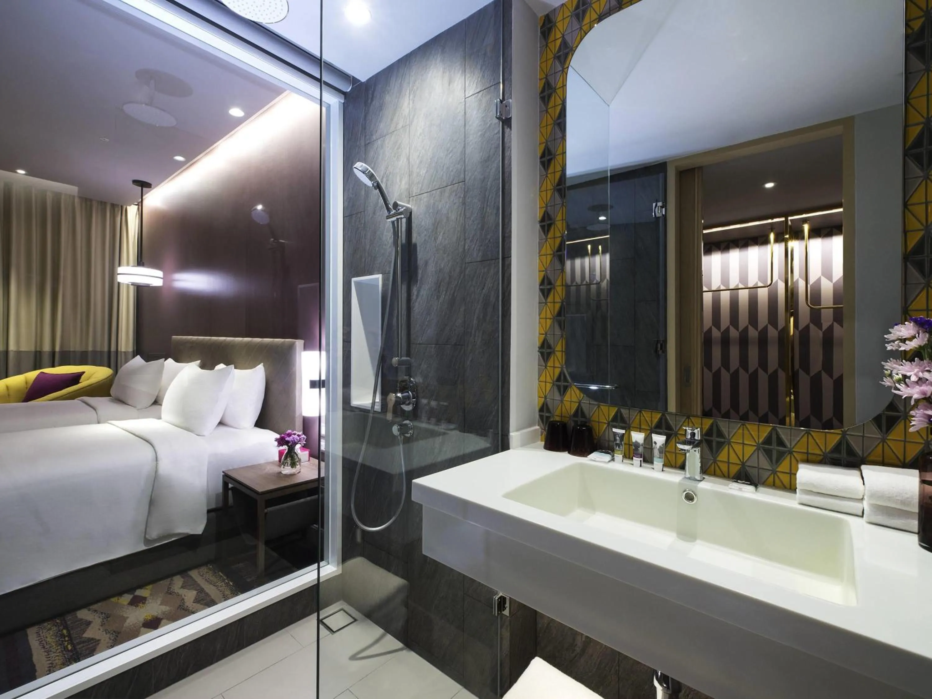 Bedroom, Bed in Mercure Bangkok Sukhumvit 24