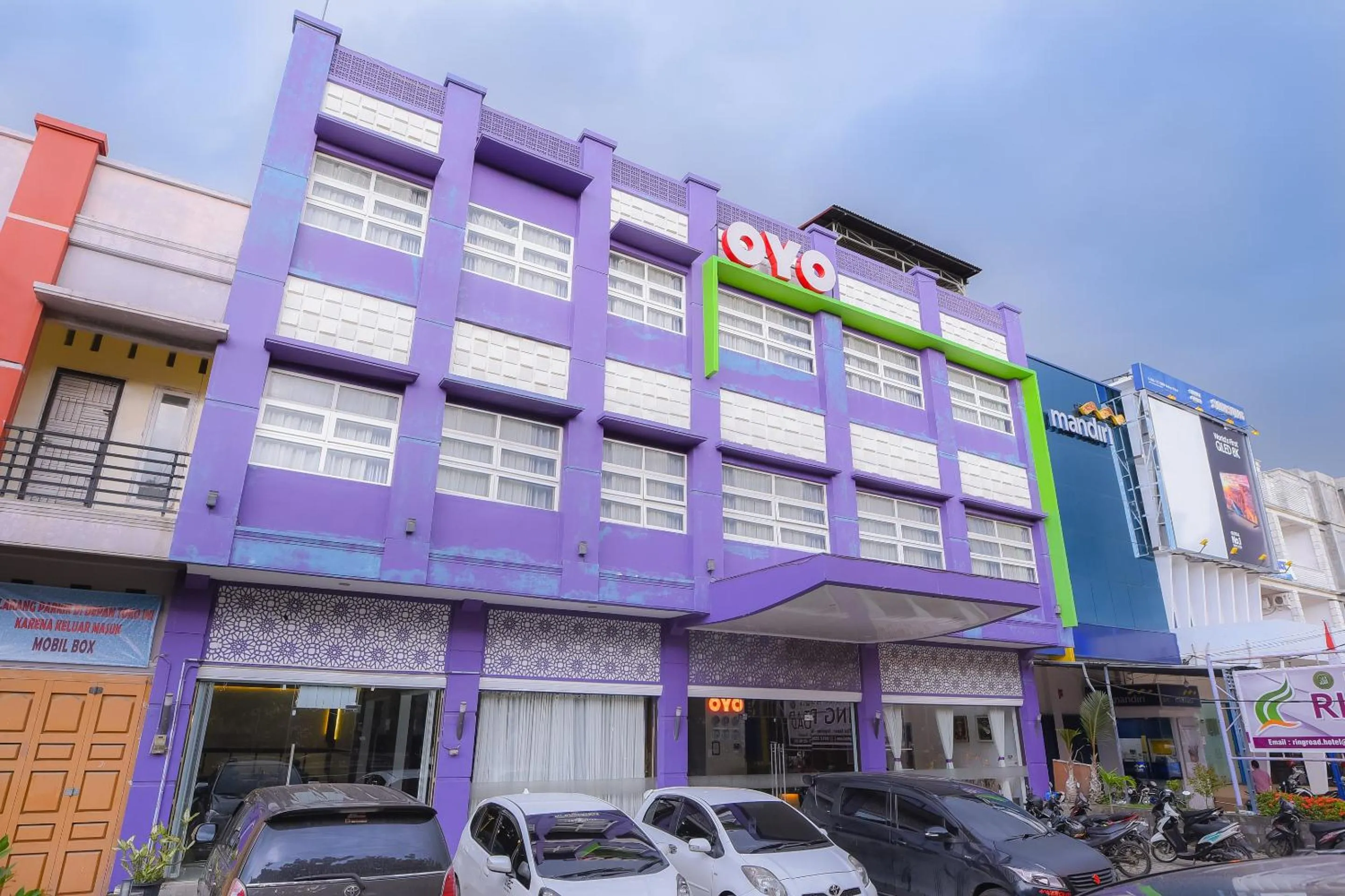 Facade/entrance in Super OYO Capital O 1630 Hotel Syariah Ring Road