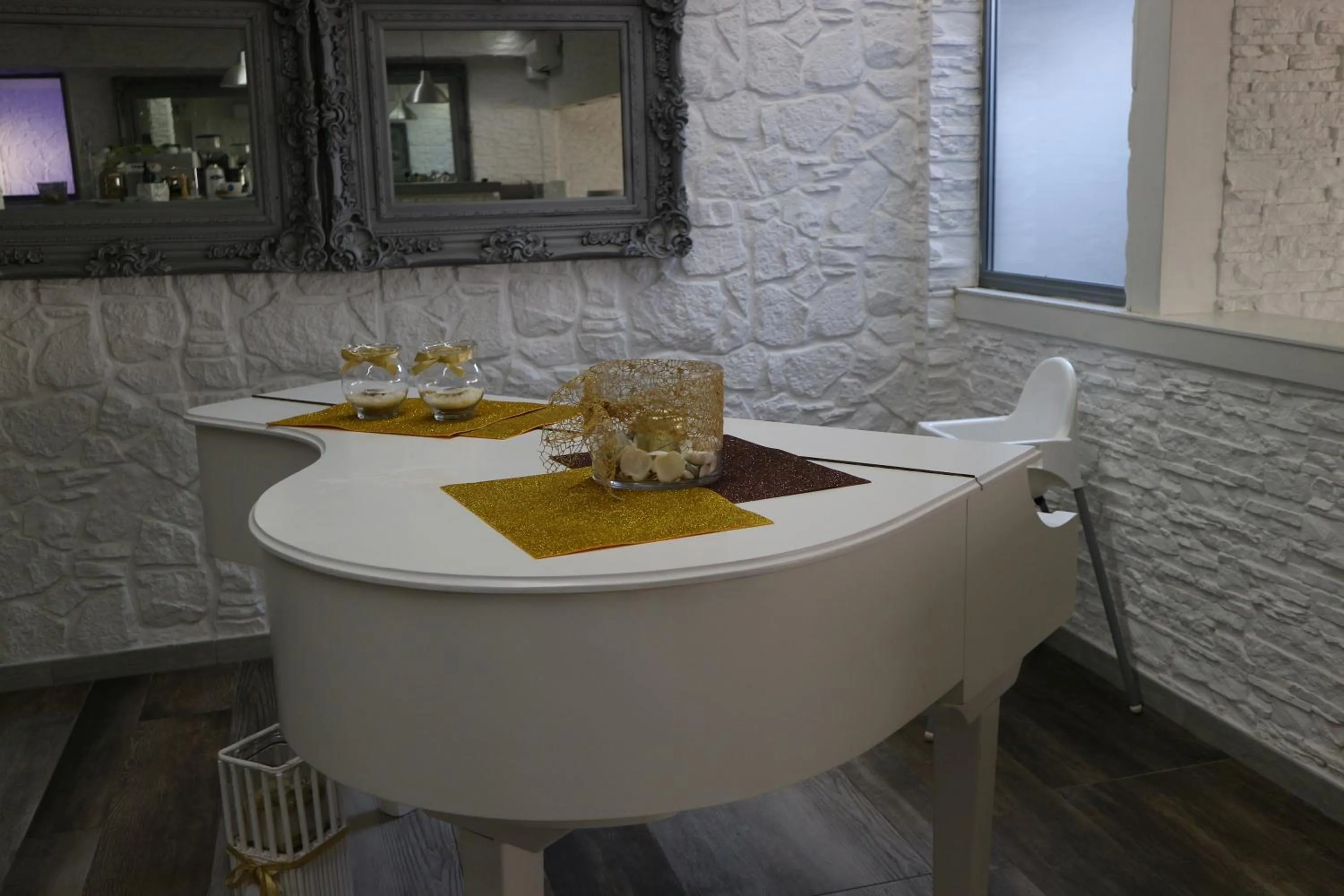 Dining area in torquemada beach club