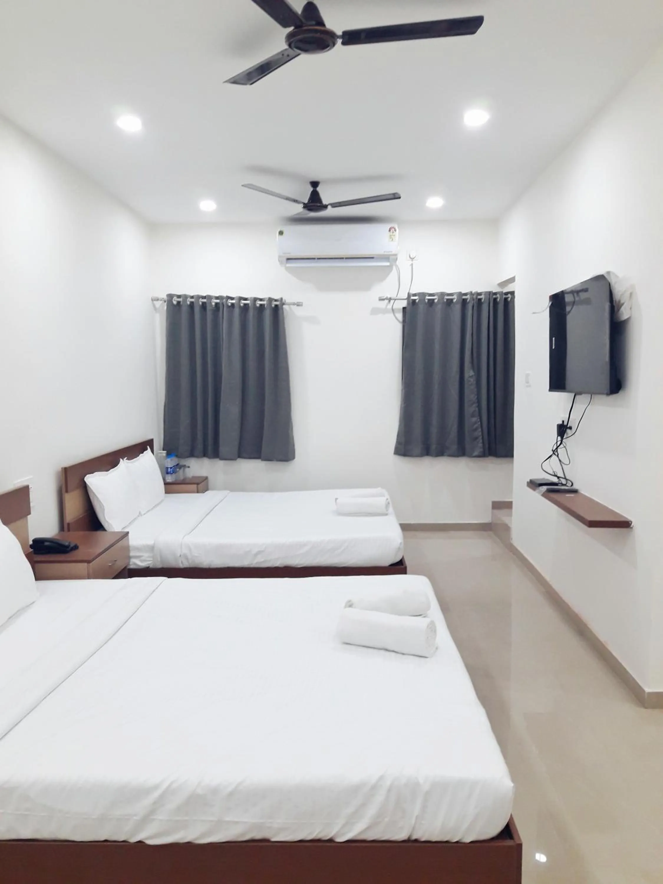 Bedroom, Bed in HOTEL PARK VICTORIA