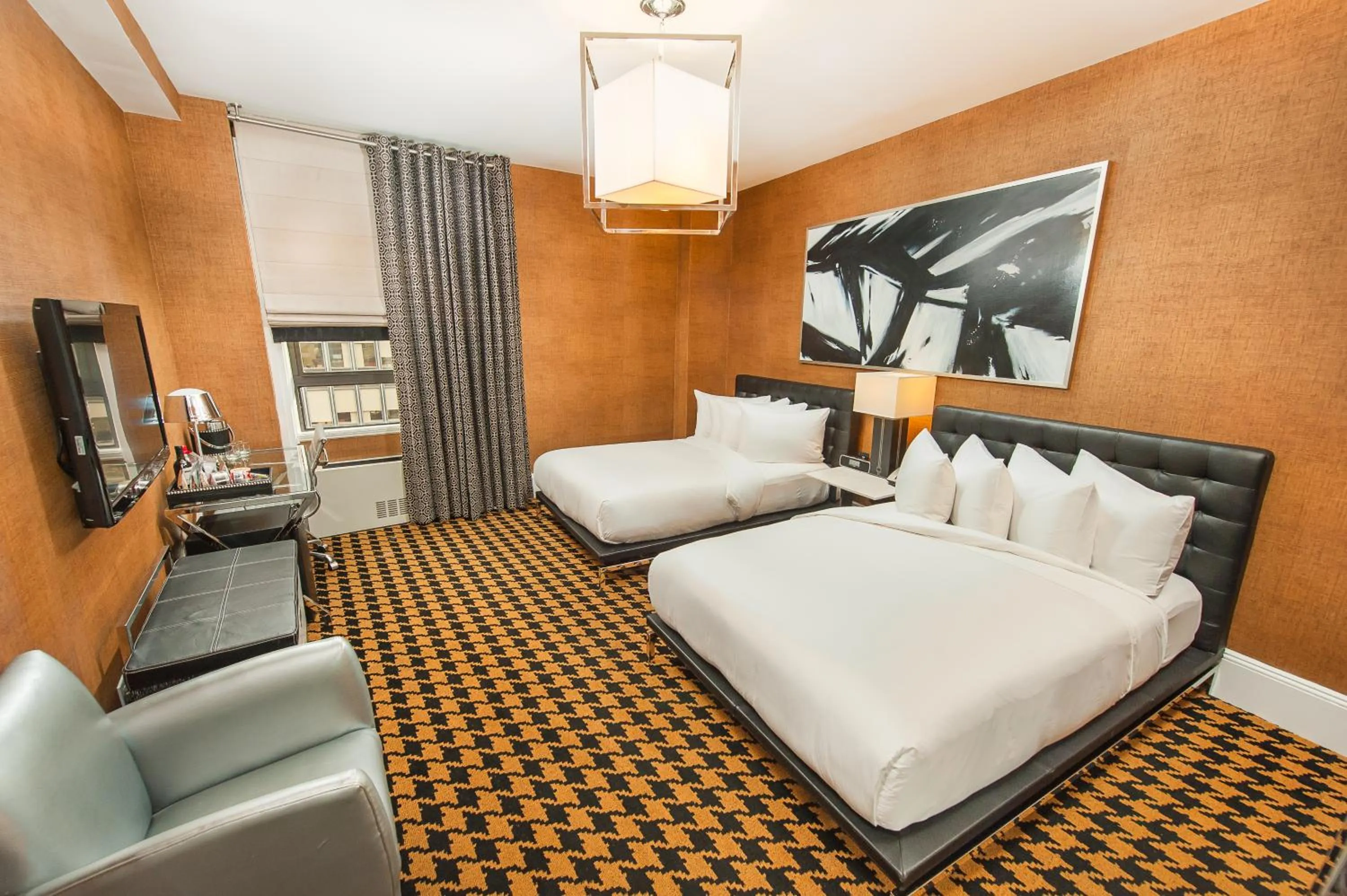 Photo of the whole room, Bed in Ameritania at Times Square