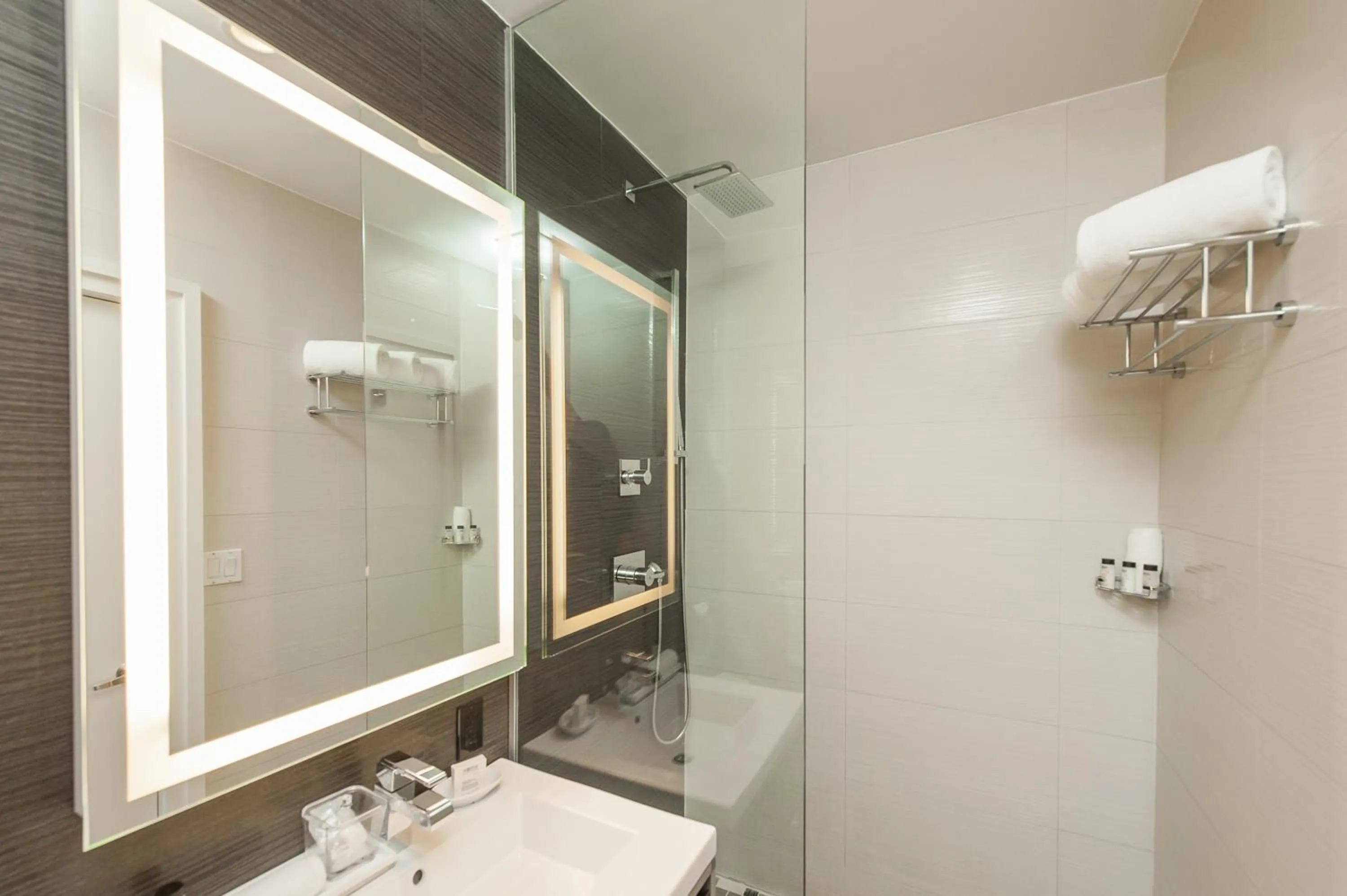 Shower in Ameritania at Times Square