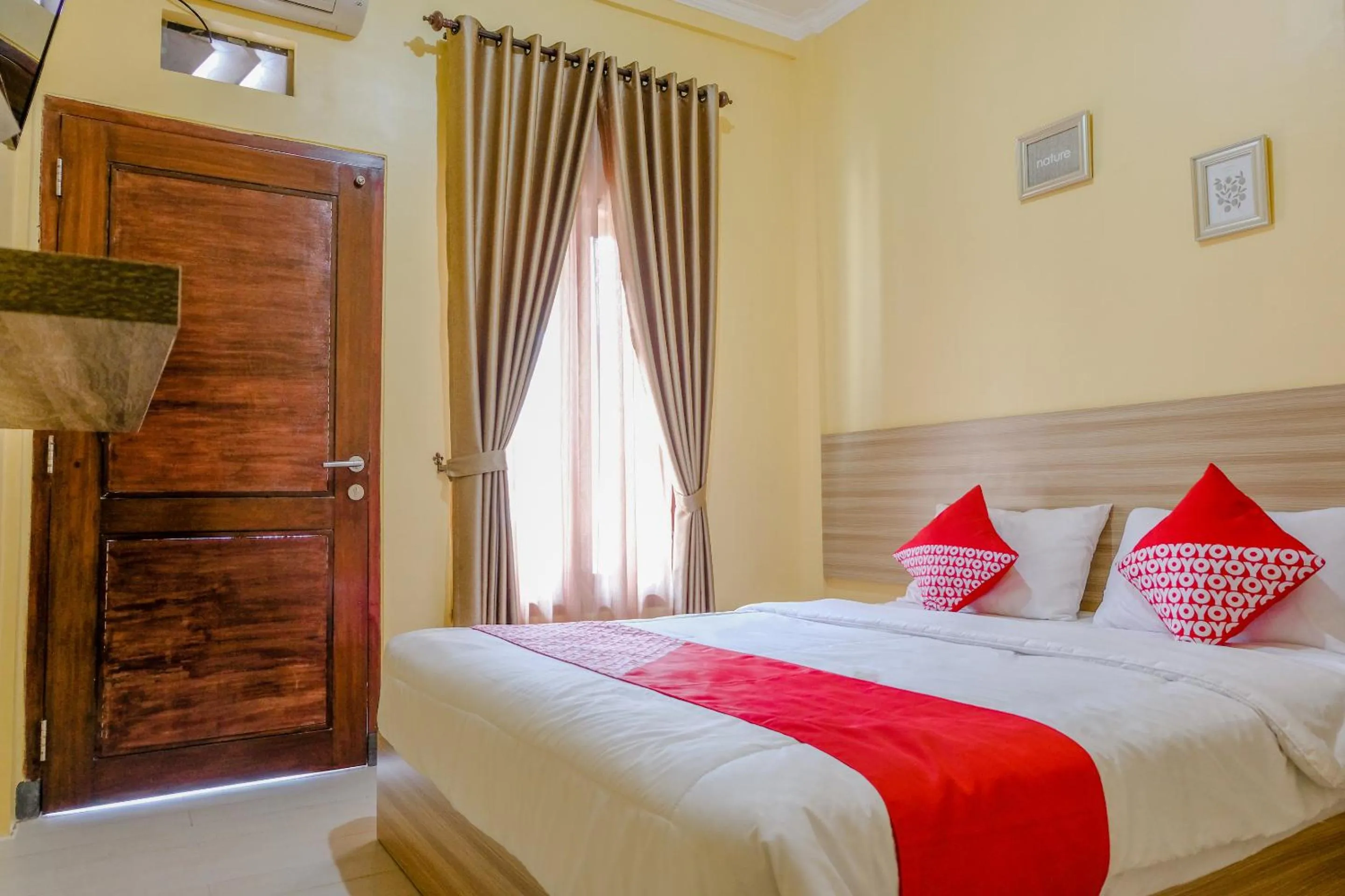 Bedroom, Bed in OYO 1566 El Reyshi Family Residence Syariah