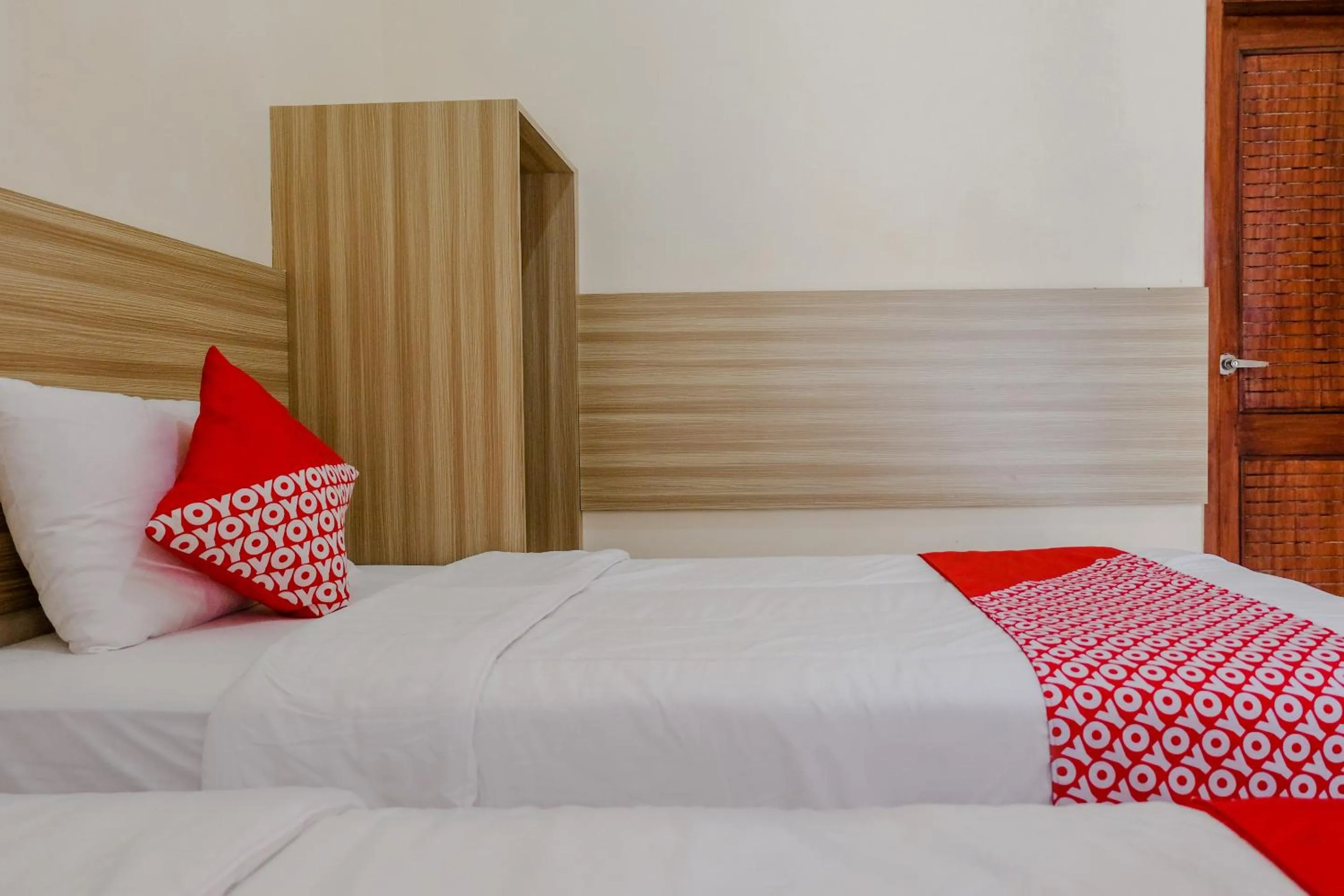 Bedroom, Bed in OYO 1566 El Reyshi Family Residence Syariah