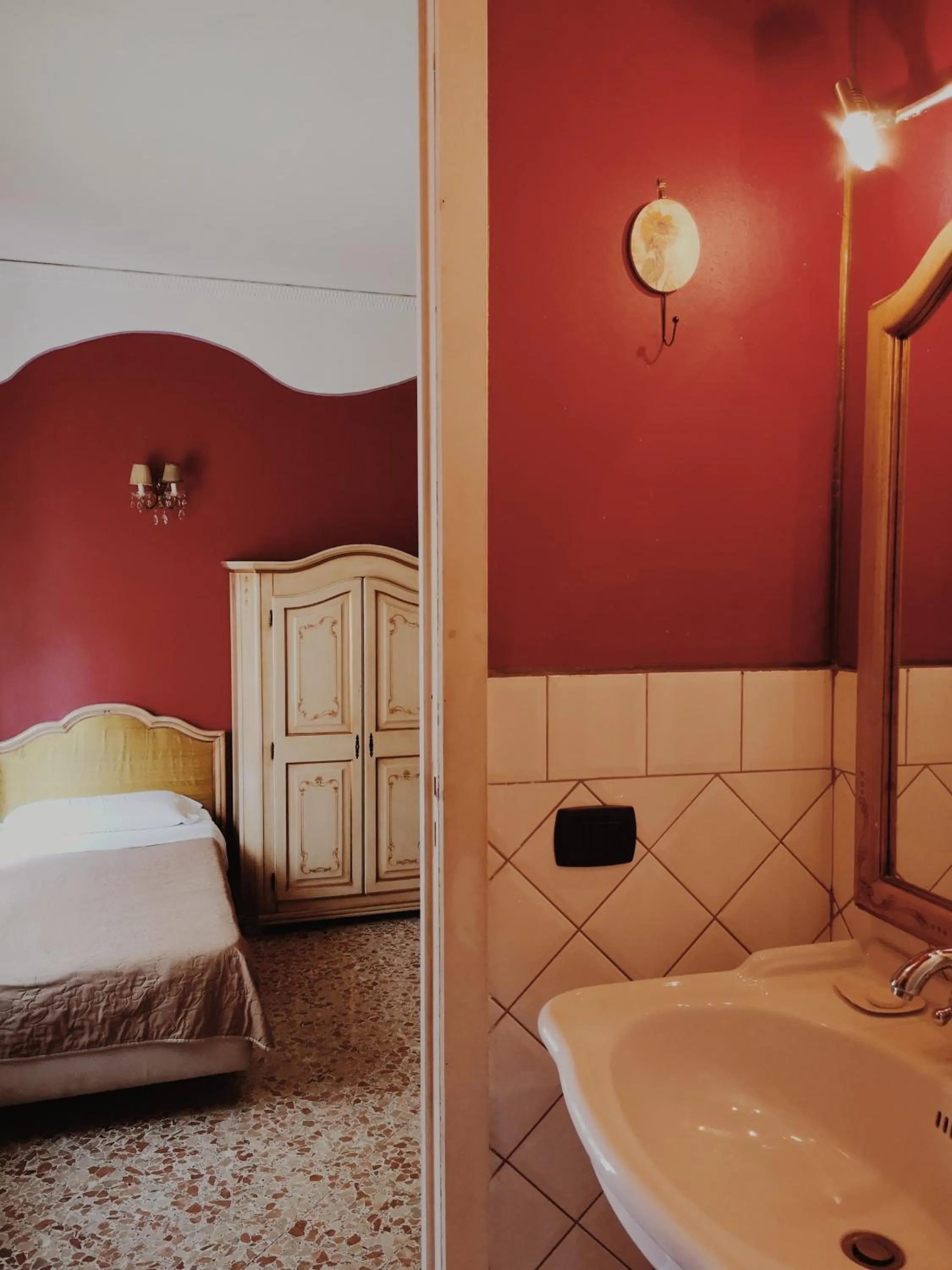 Bathroom, Bed in Abali' Gran Sultanato