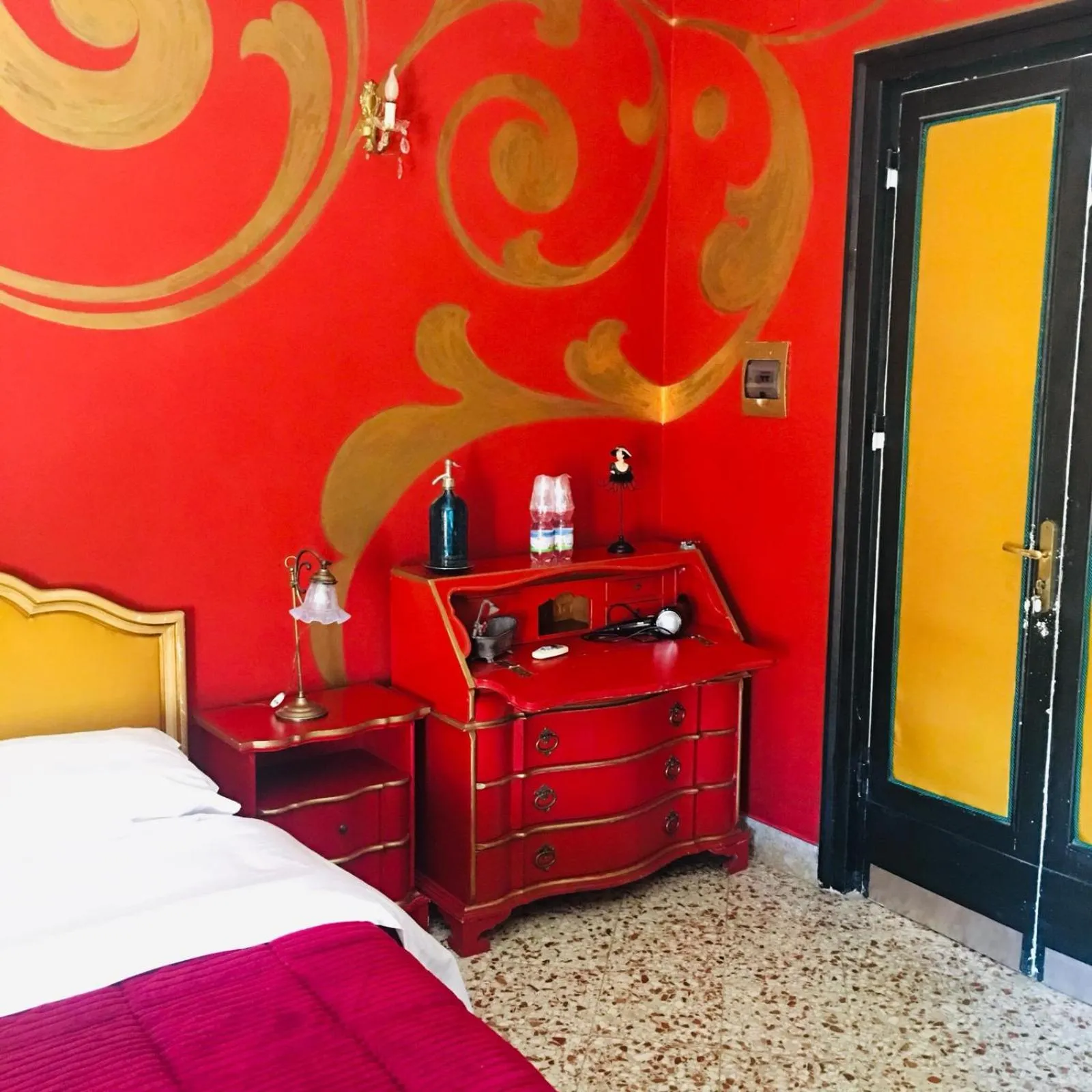 Bedroom, Bed in Abali' Gran Sultanato