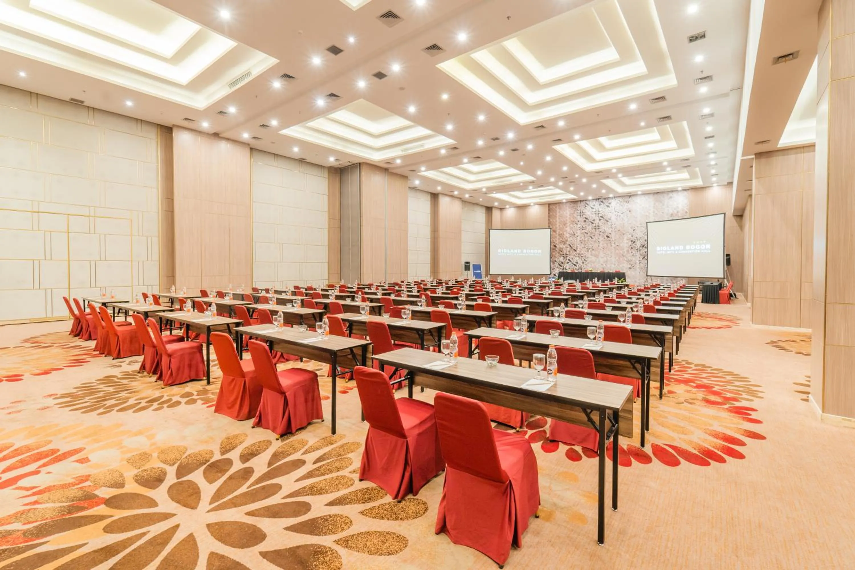Meeting/conference room in Bigland Bogor Hotel Powered by Archipelago