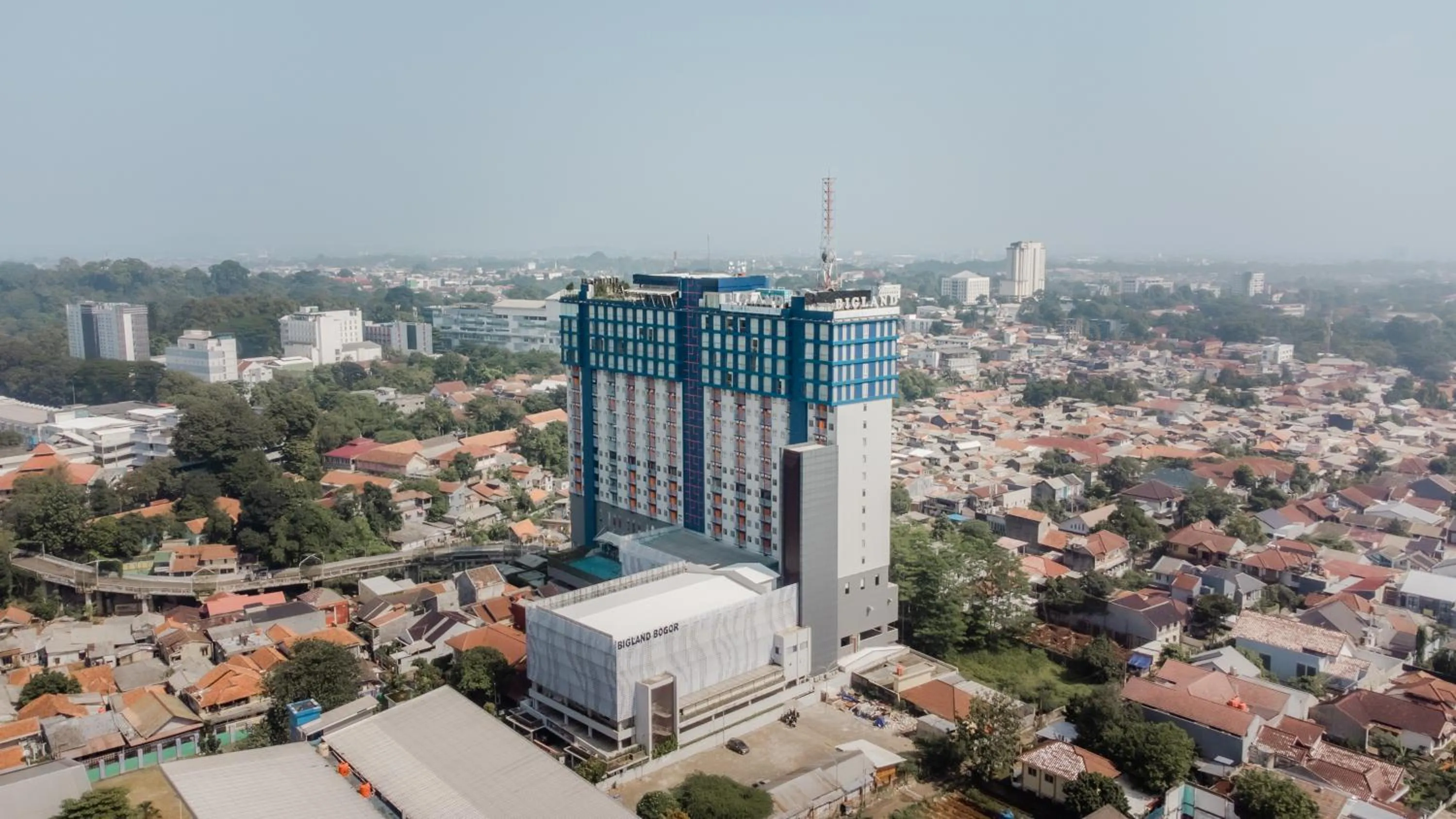 Property building in Bigland Bogor Hotel Powered by Archipelago