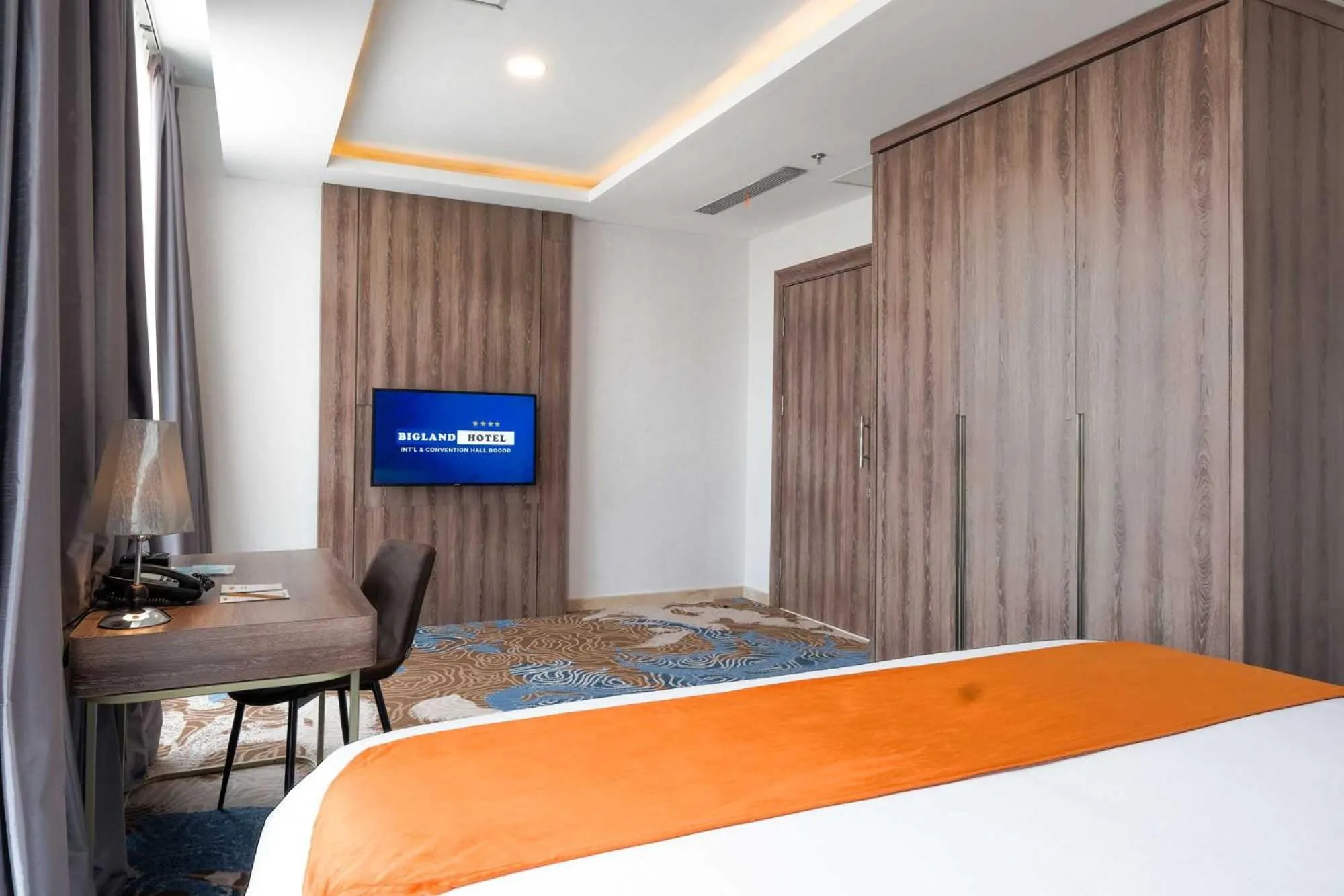 Photo of the whole room, Bed in Bigland Bogor Hotel Powered by Archipelago