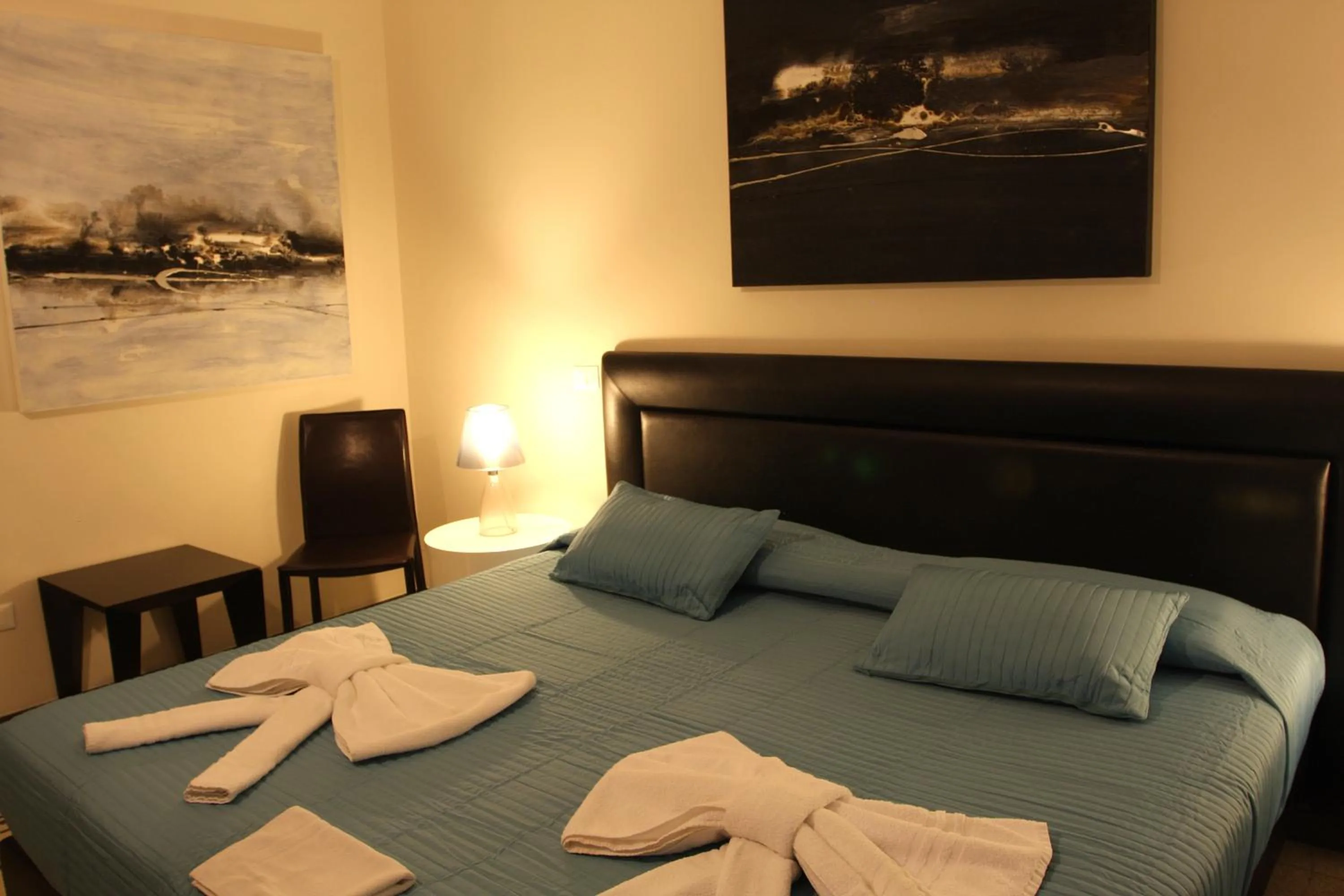 Staff, Bed in Abatellis Luxury