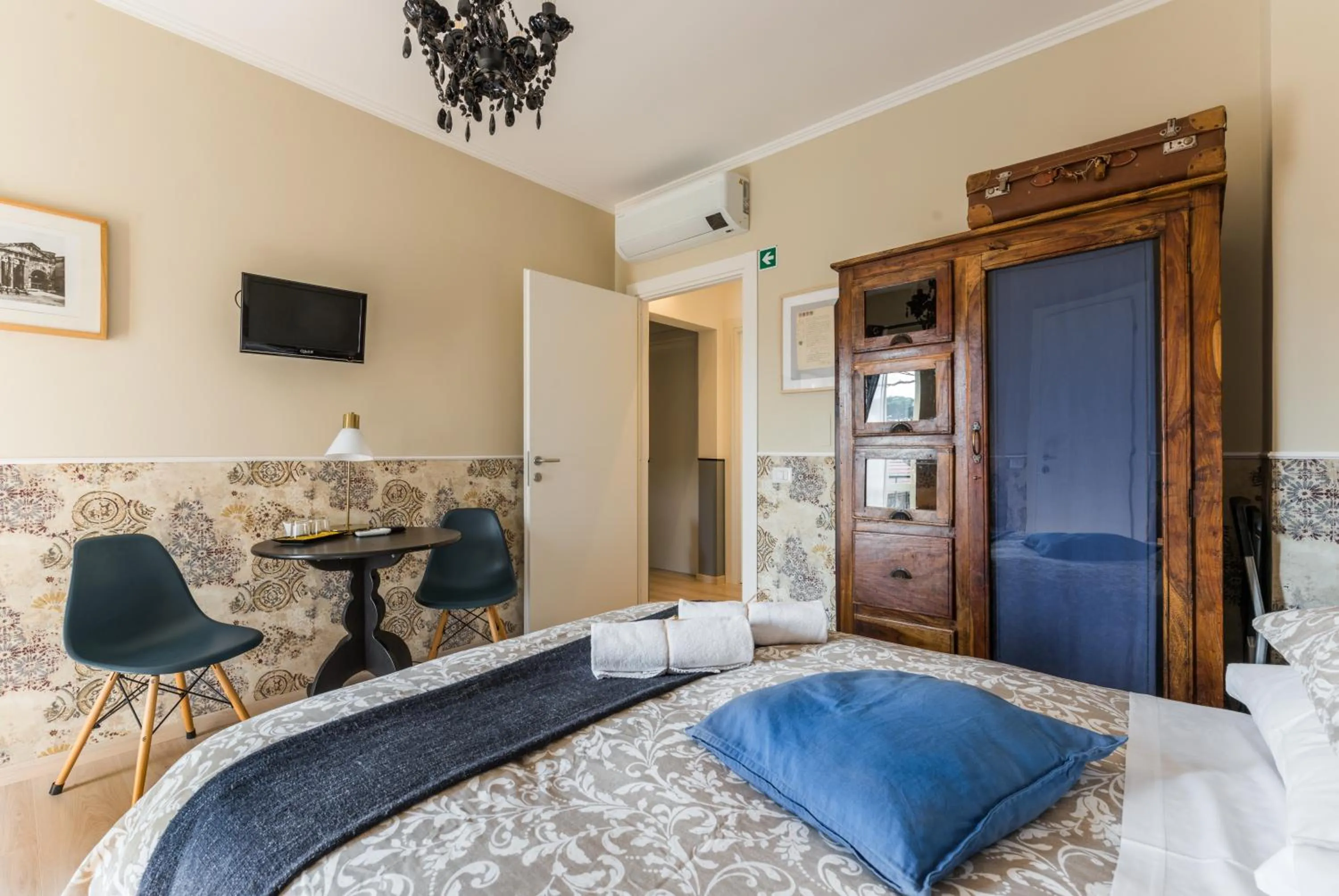 Bedroom, Bed in Abbraccia Morfeo Roma