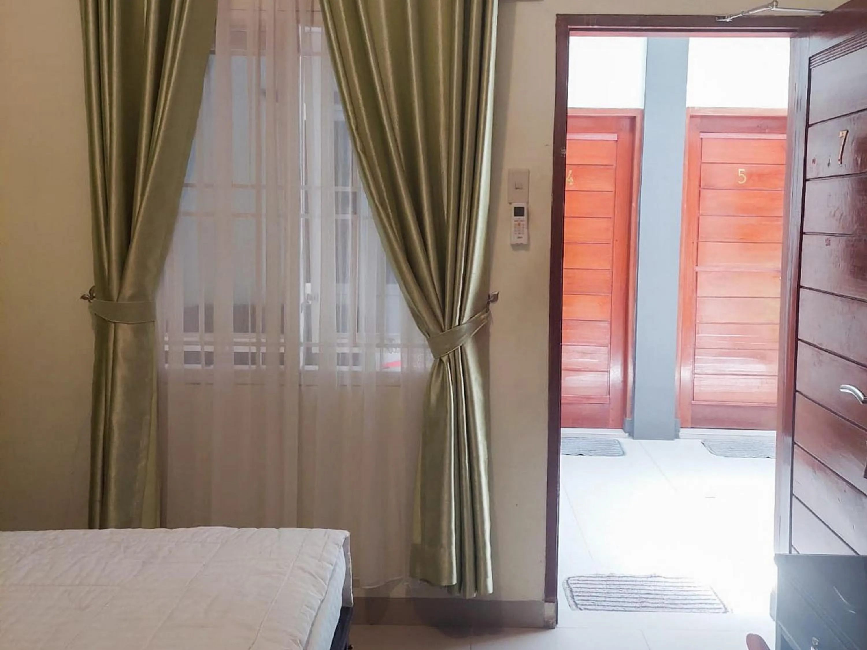 Bed in OYO 1500 Mh Homestay