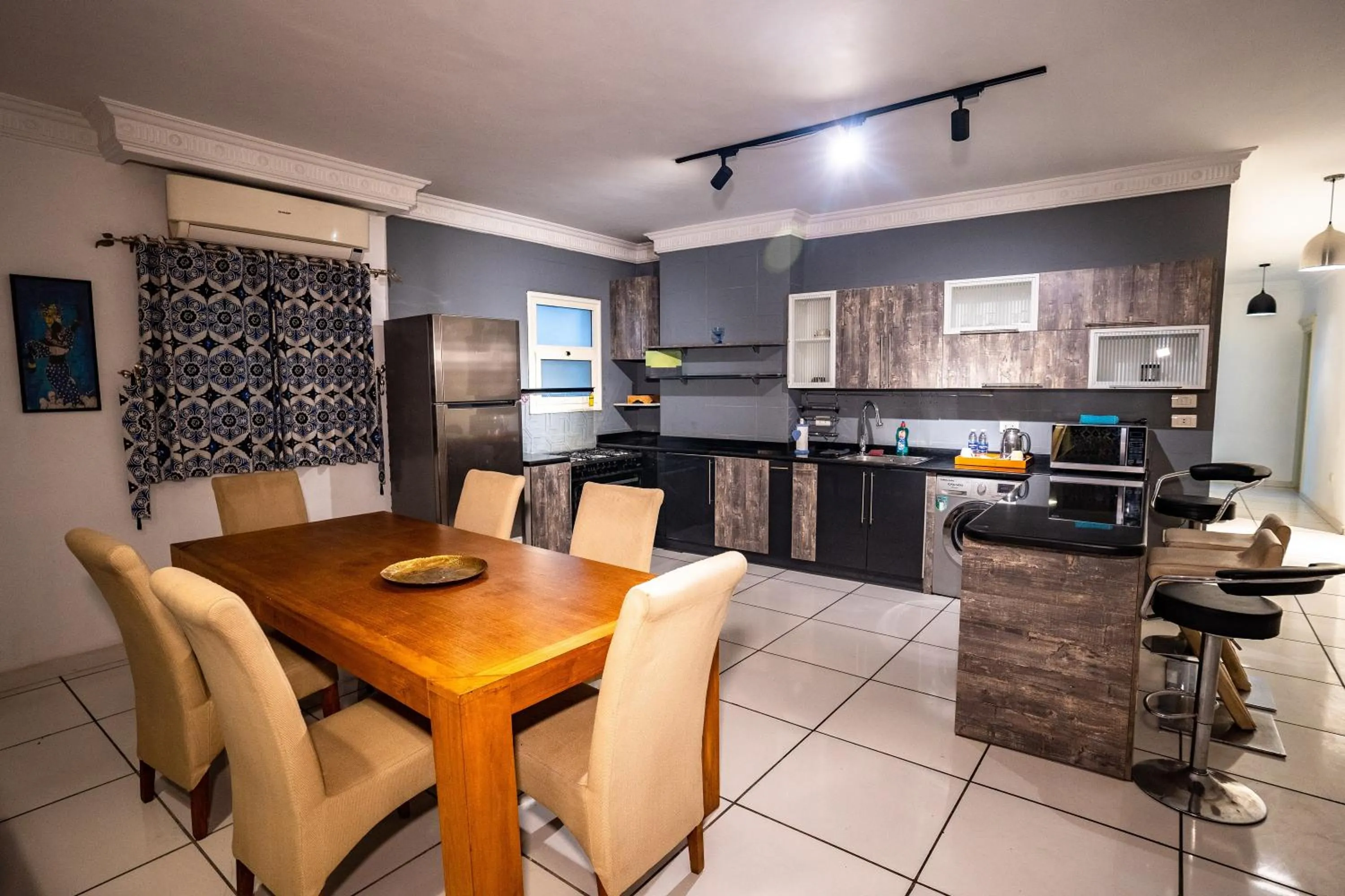 Family in Pyramids Gem Plaza Powered By Look