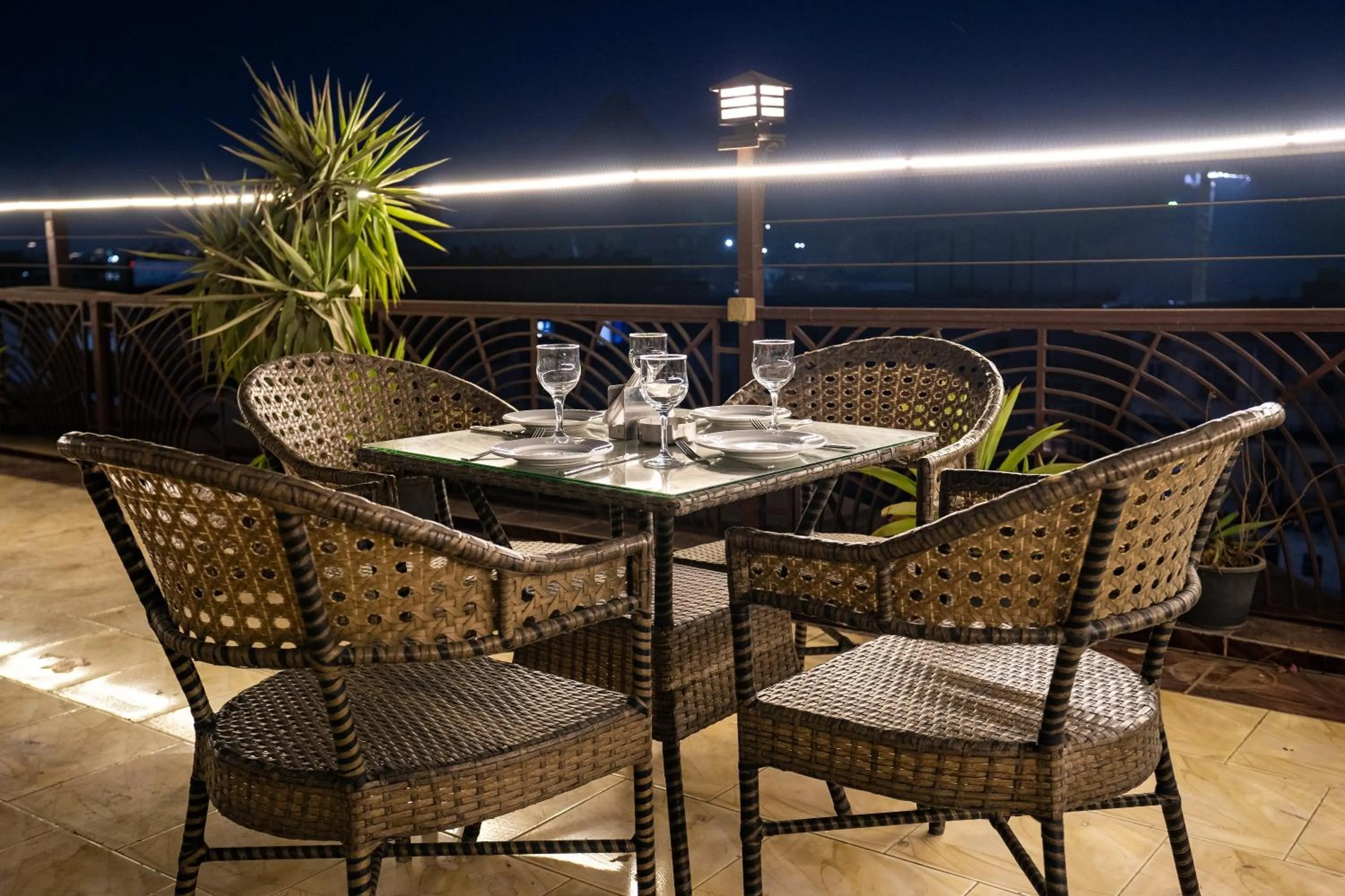 Restaurant/places to eat in Pyramids Gem Plaza Powered By Look