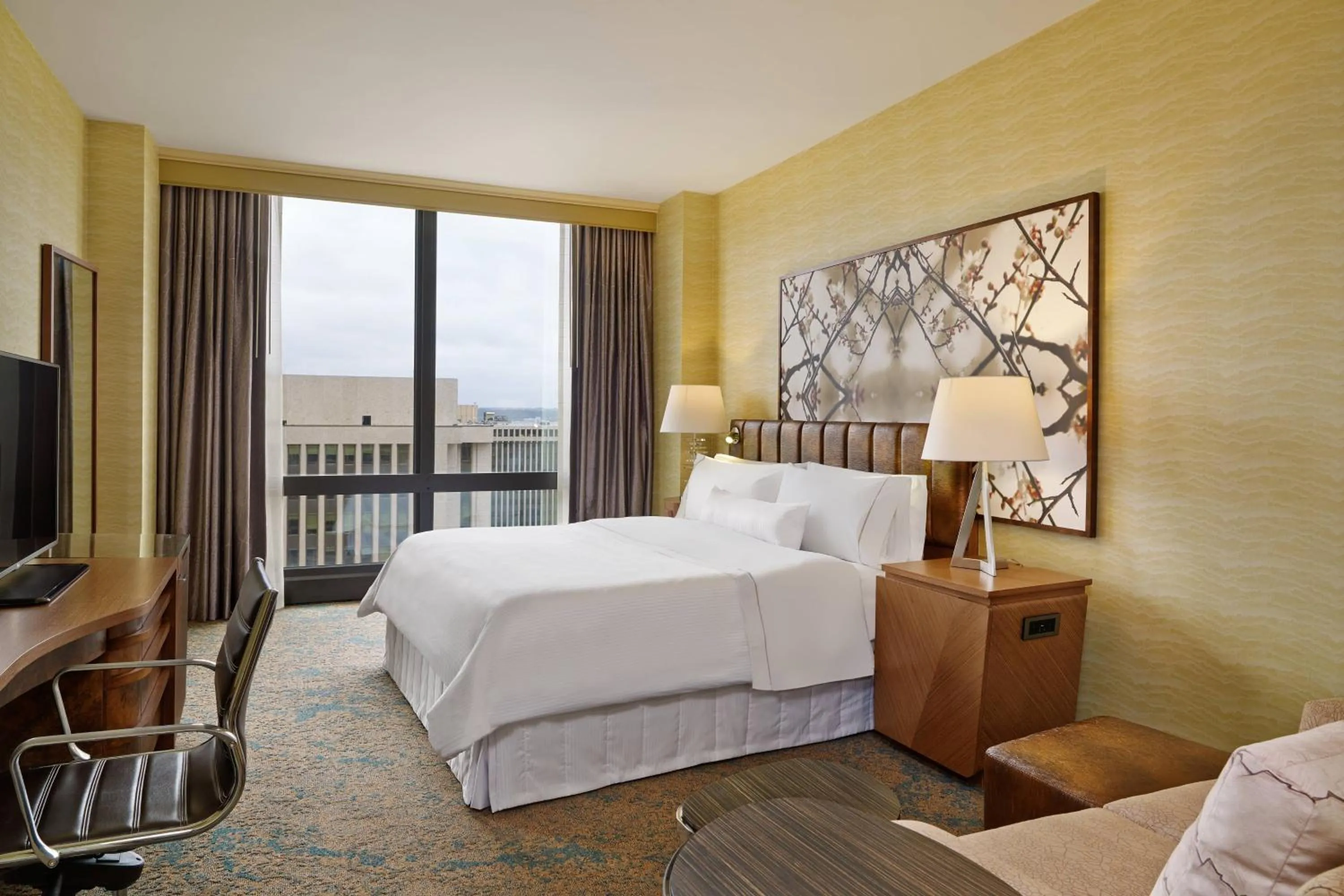 Photo of the whole room, Bed in The Westin Crystal City Reagan National Airport