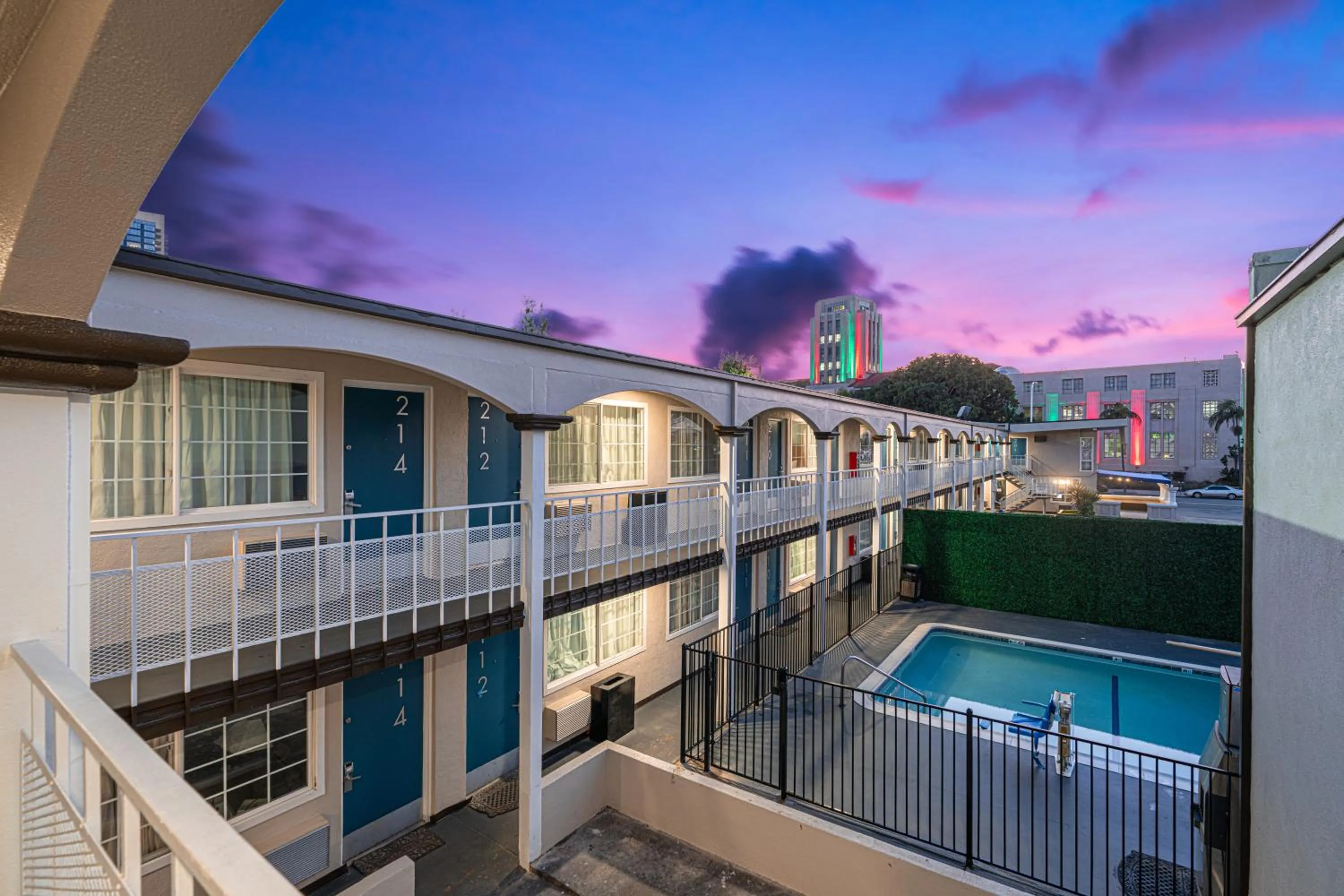 Balcony/Terrace, Pool View in Pacific Inn and Suites