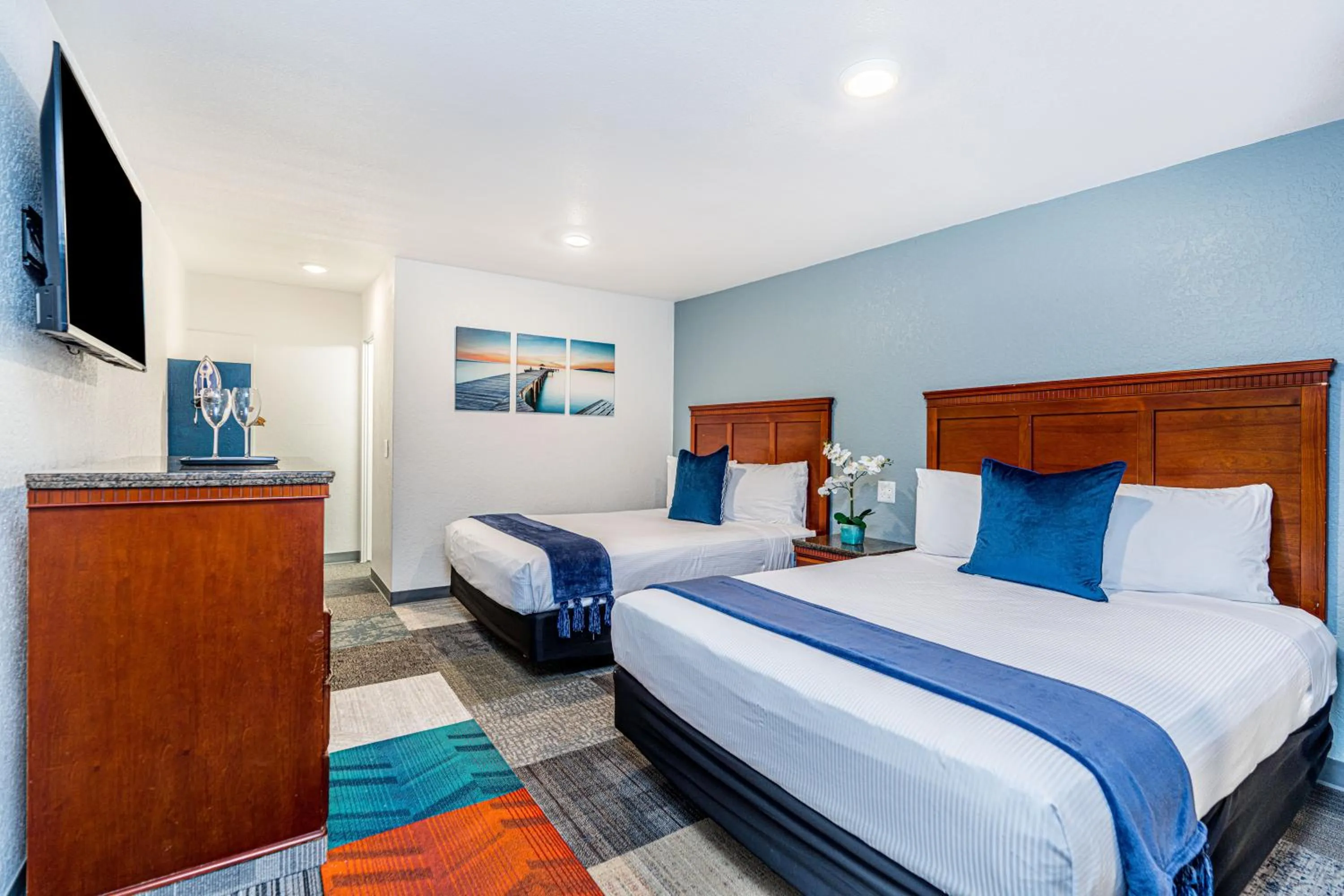 Pacific Inn and Suites