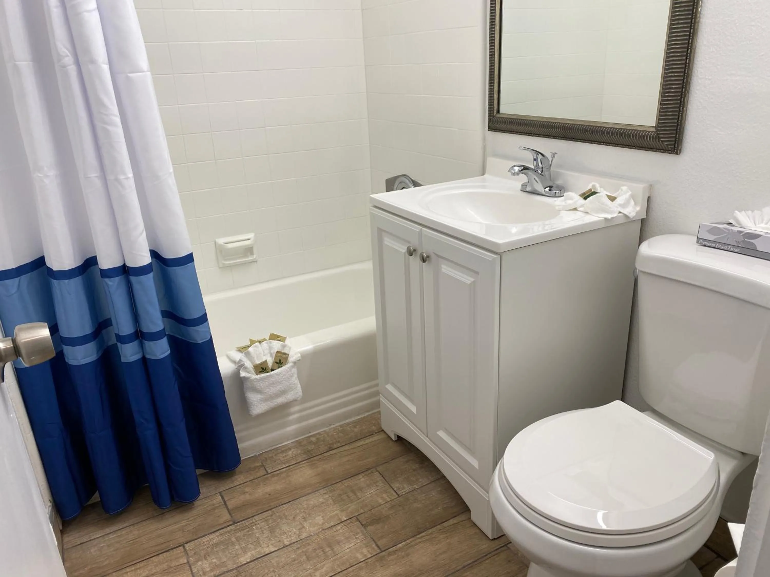 Bathroom in Pacific Inn and Suites