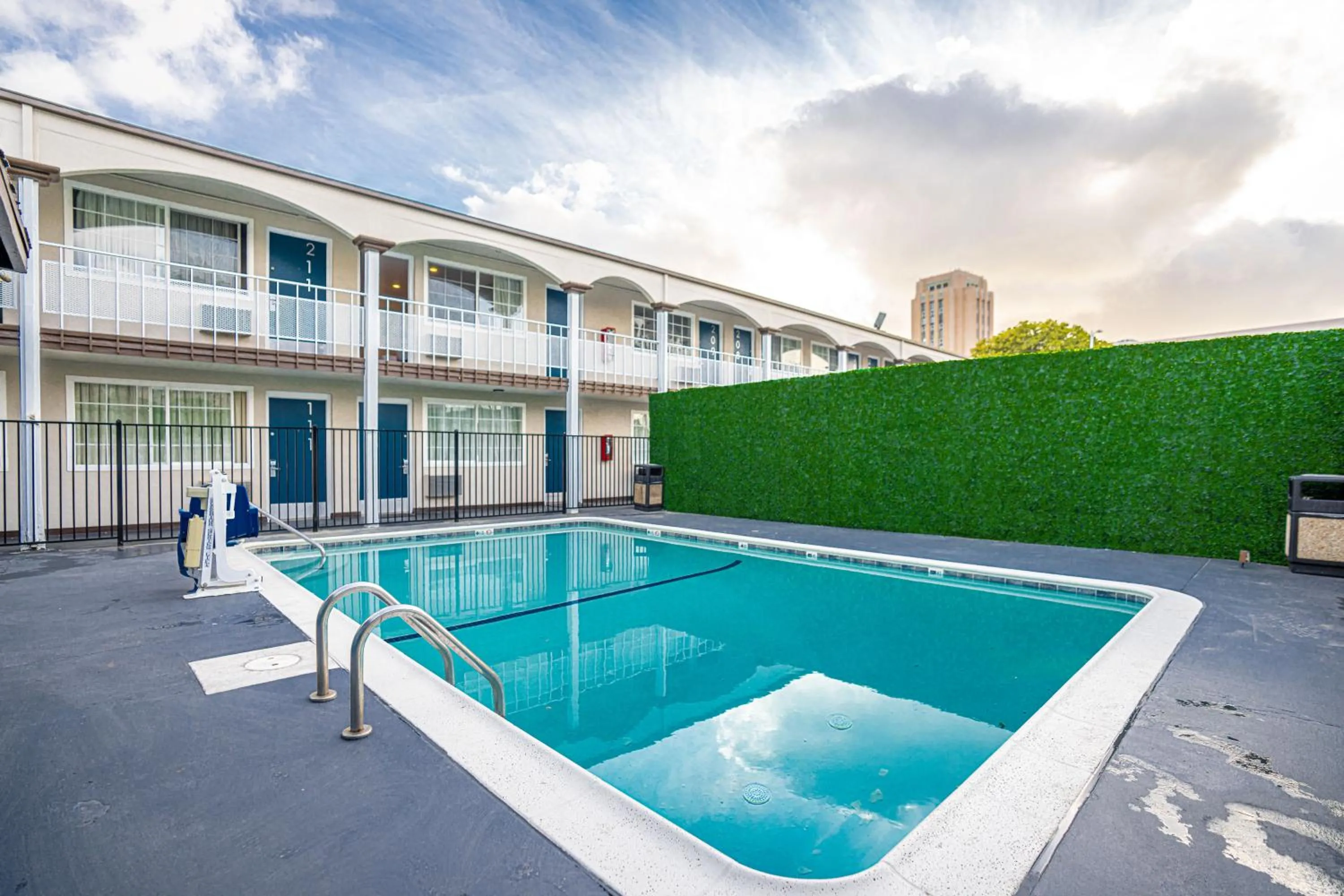 Swimming Pool in Pacific Inn and Suites