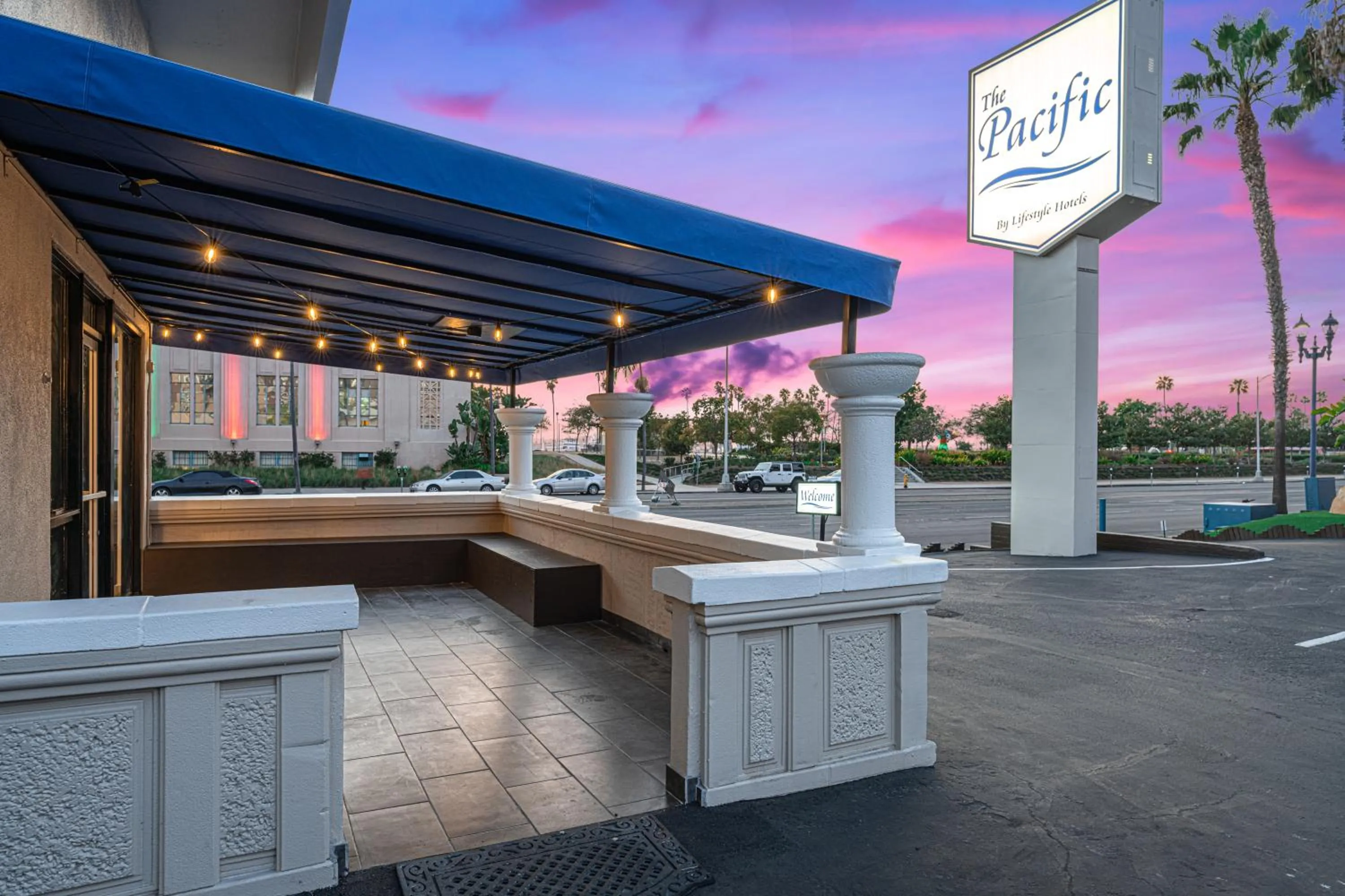 Property logo or sign in Pacific Inn and Suites