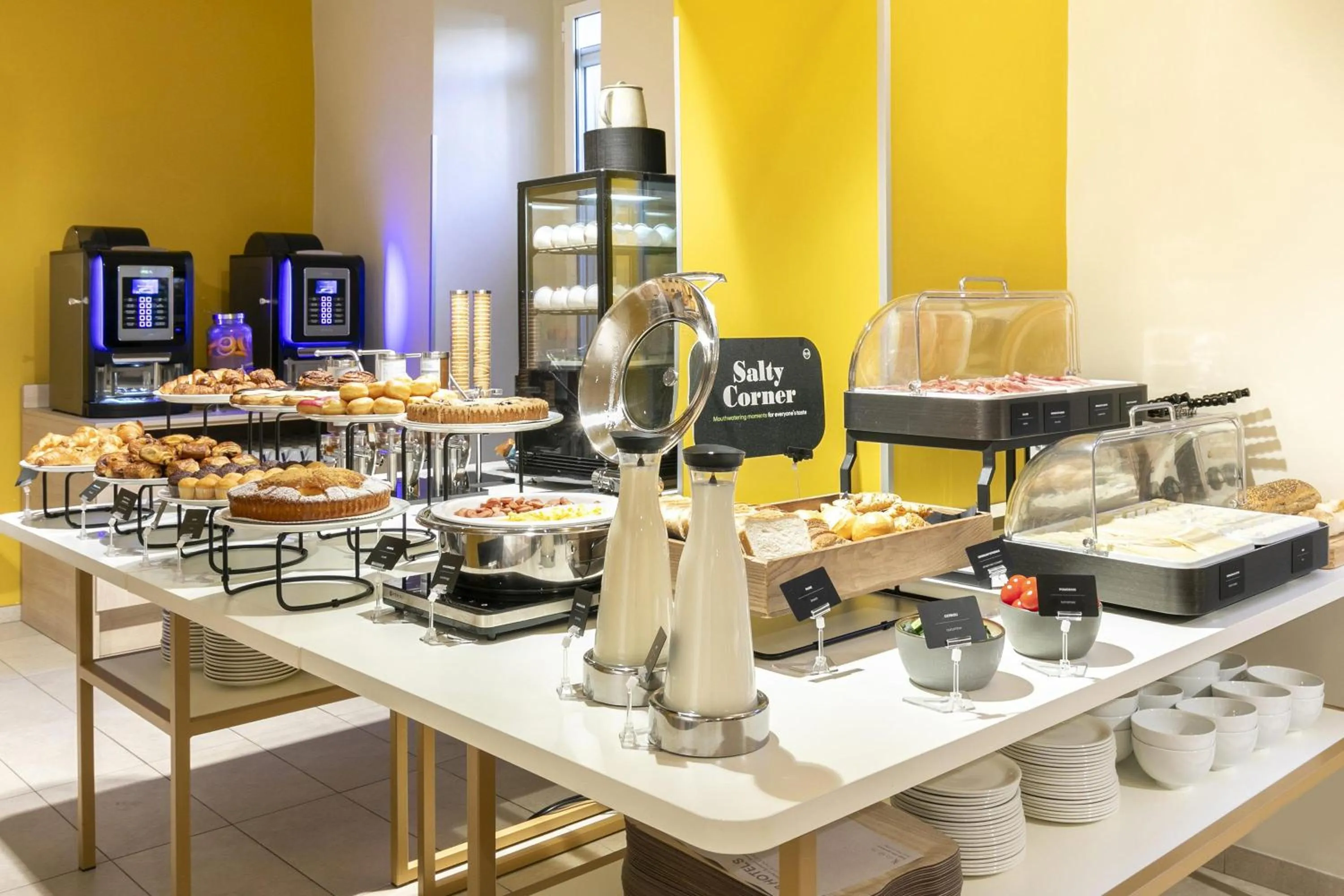 Restaurant/places to eat in B&B Hotel Roma San Lorenzo Termini