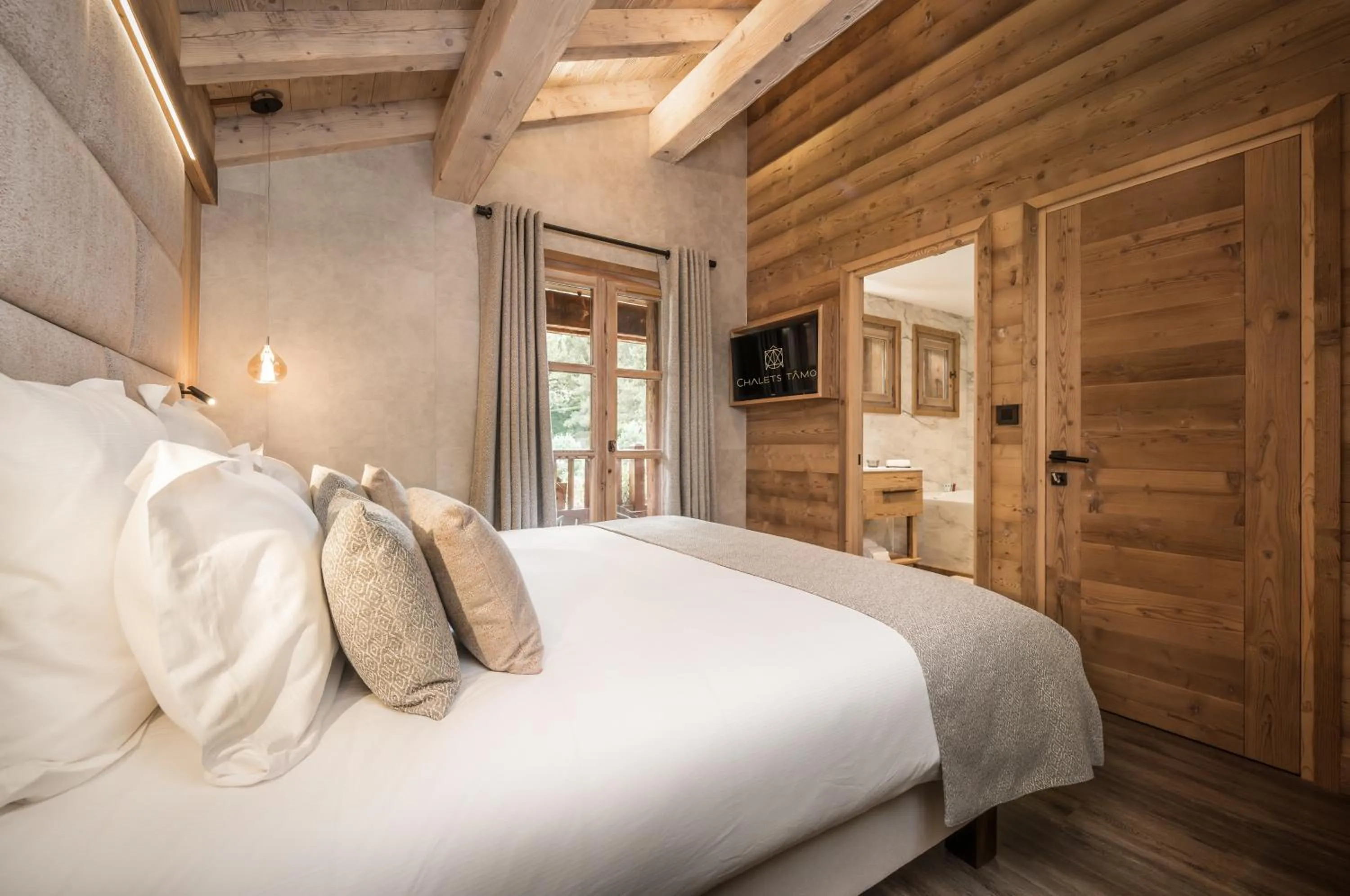 Bedroom in Chalet Jardin d'Angèle Chambres d'hôtes