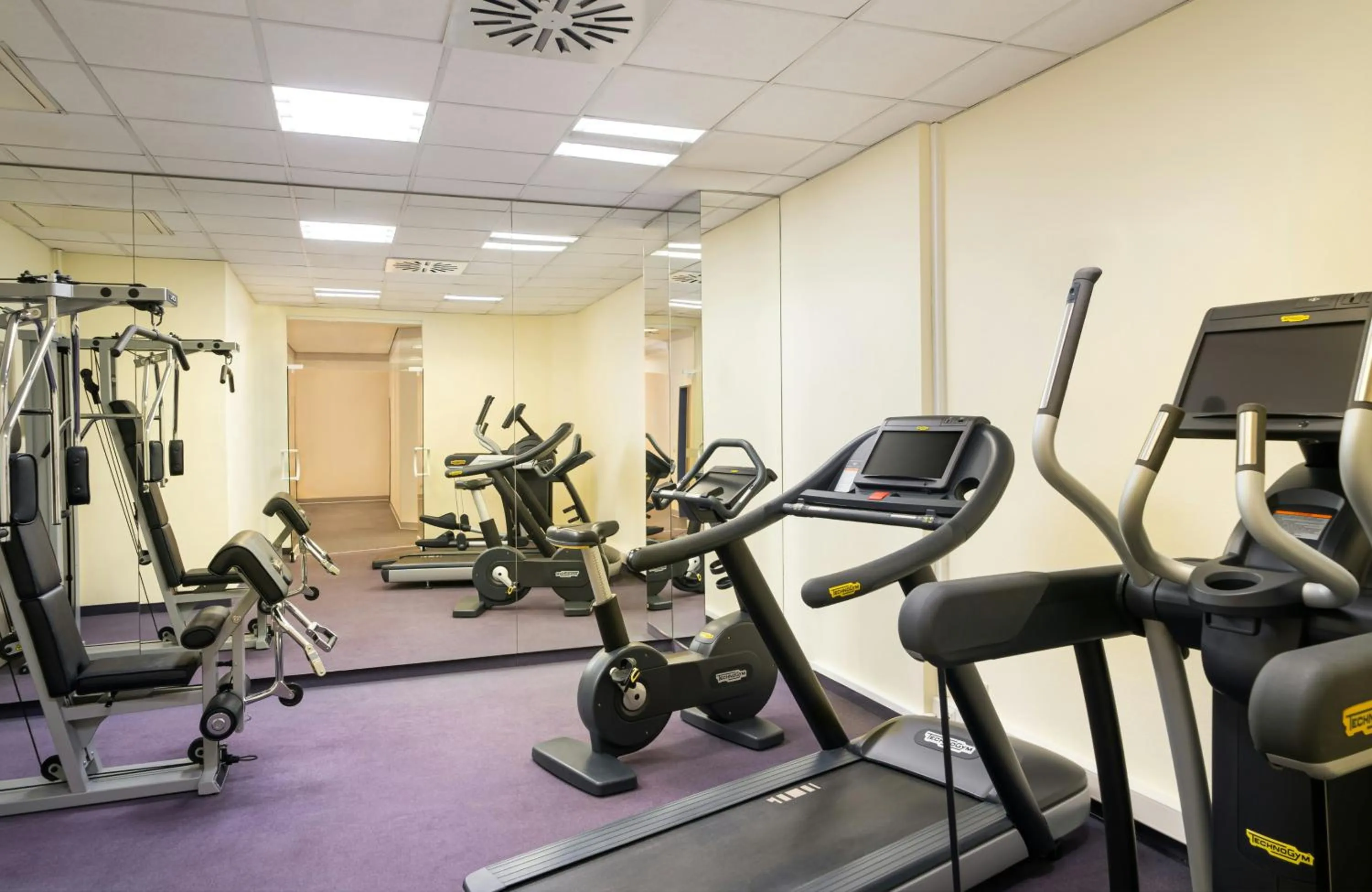 Fitness centre/facilities in Leonardo Hotel Zurich Airport