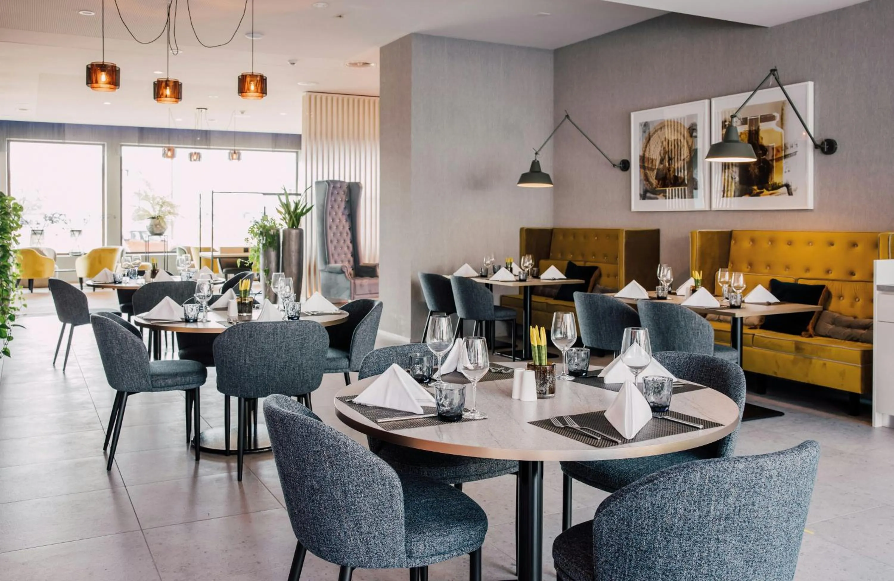 Restaurant/places to eat in Leonardo Hotel Zurich Airport