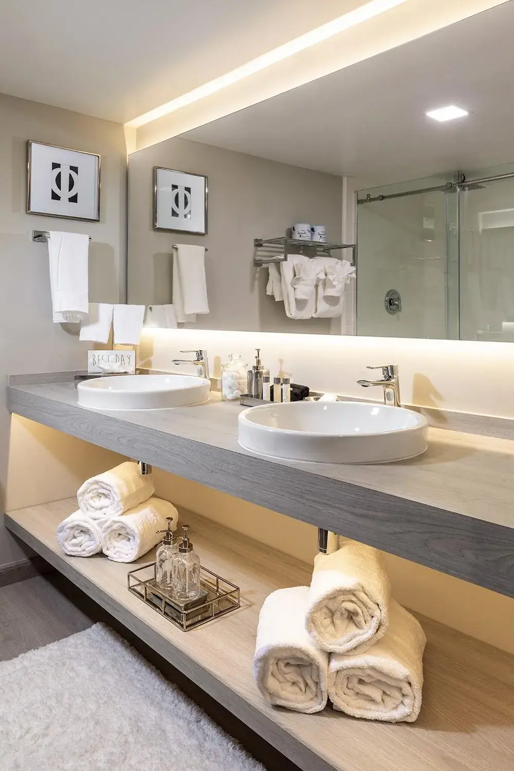 Royal Double Queen Bed Room ROYQ in Palazzo Lakeside Hotel Royal Double Queen Bed Room ROYQ in Palazzo Lakeside Hotel