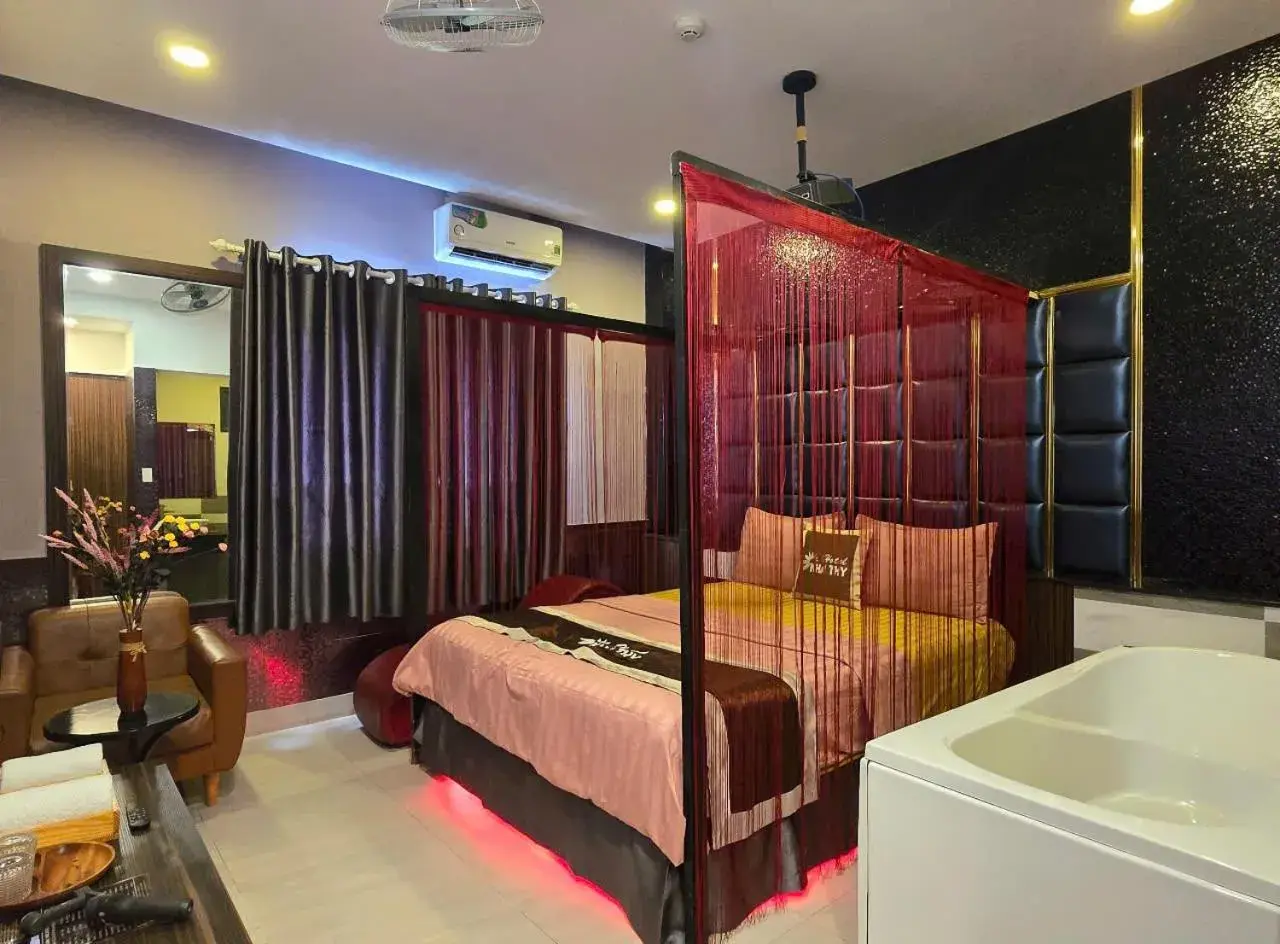 Deluxe Suite with Spa Bath in Kha Thy Hotel Deluxe Suite with Spa Bath in Kha Thy Hotel