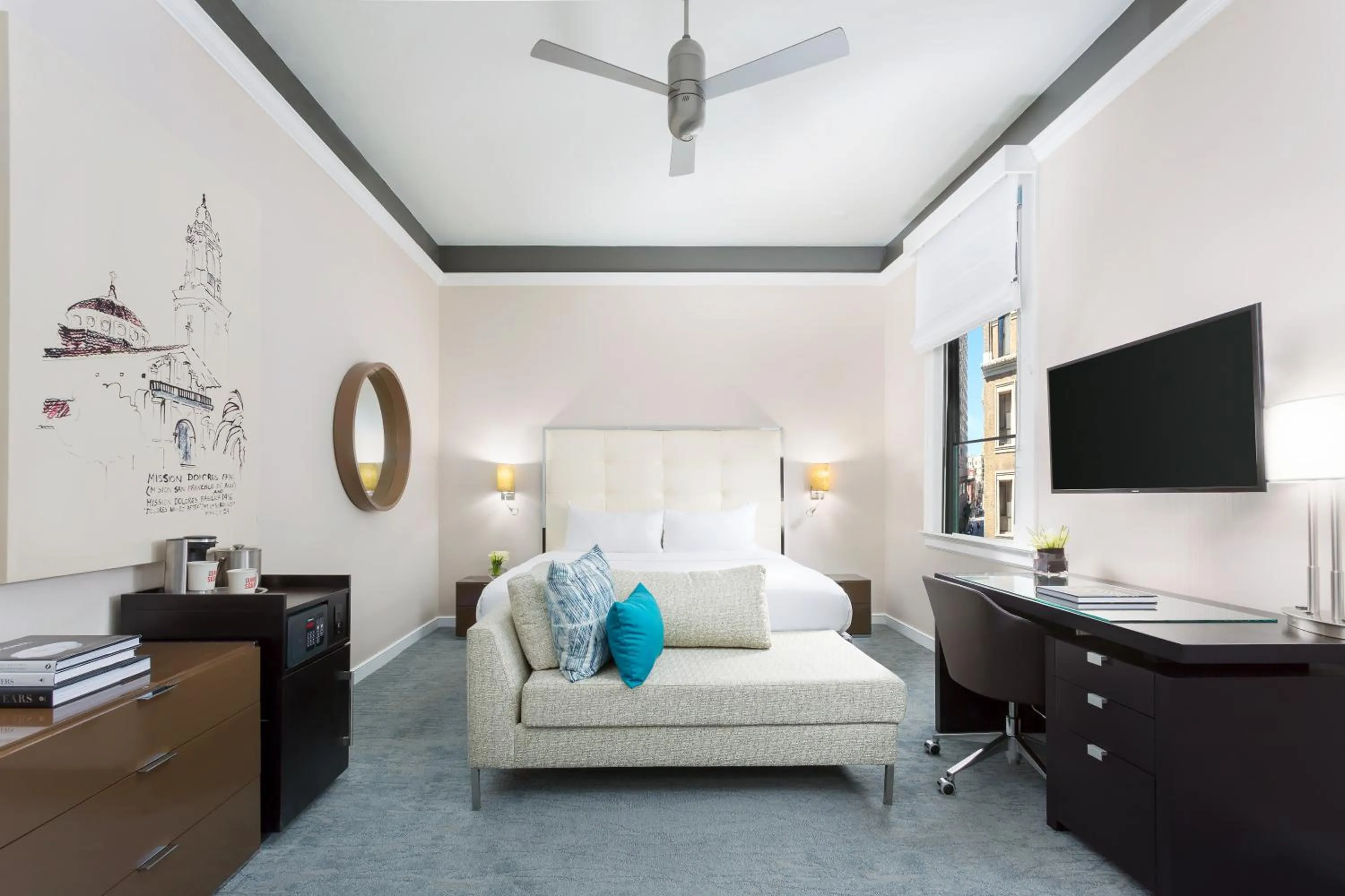 Photo of the whole room, TV/Entertainment Center in Hotel Union Square San Francisco