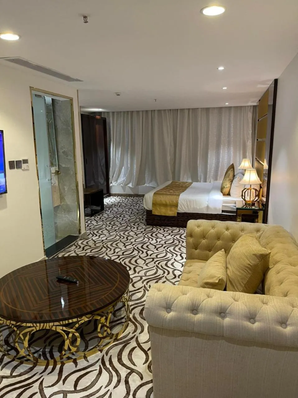 Photo of the whole room, Bed in Golden Dream Hotel