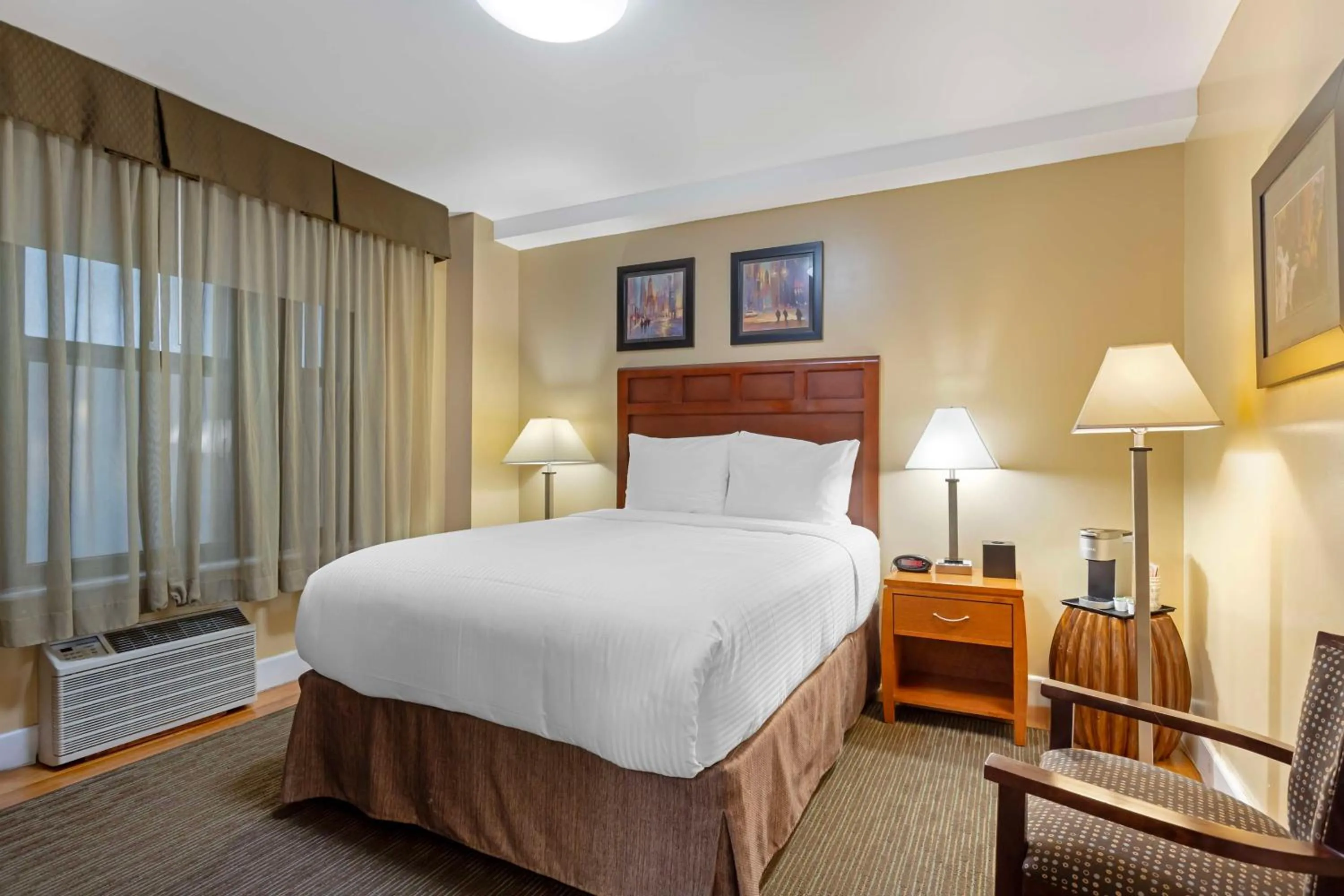 Bedroom, Bed in Best Western Plus Hospitality House Suites