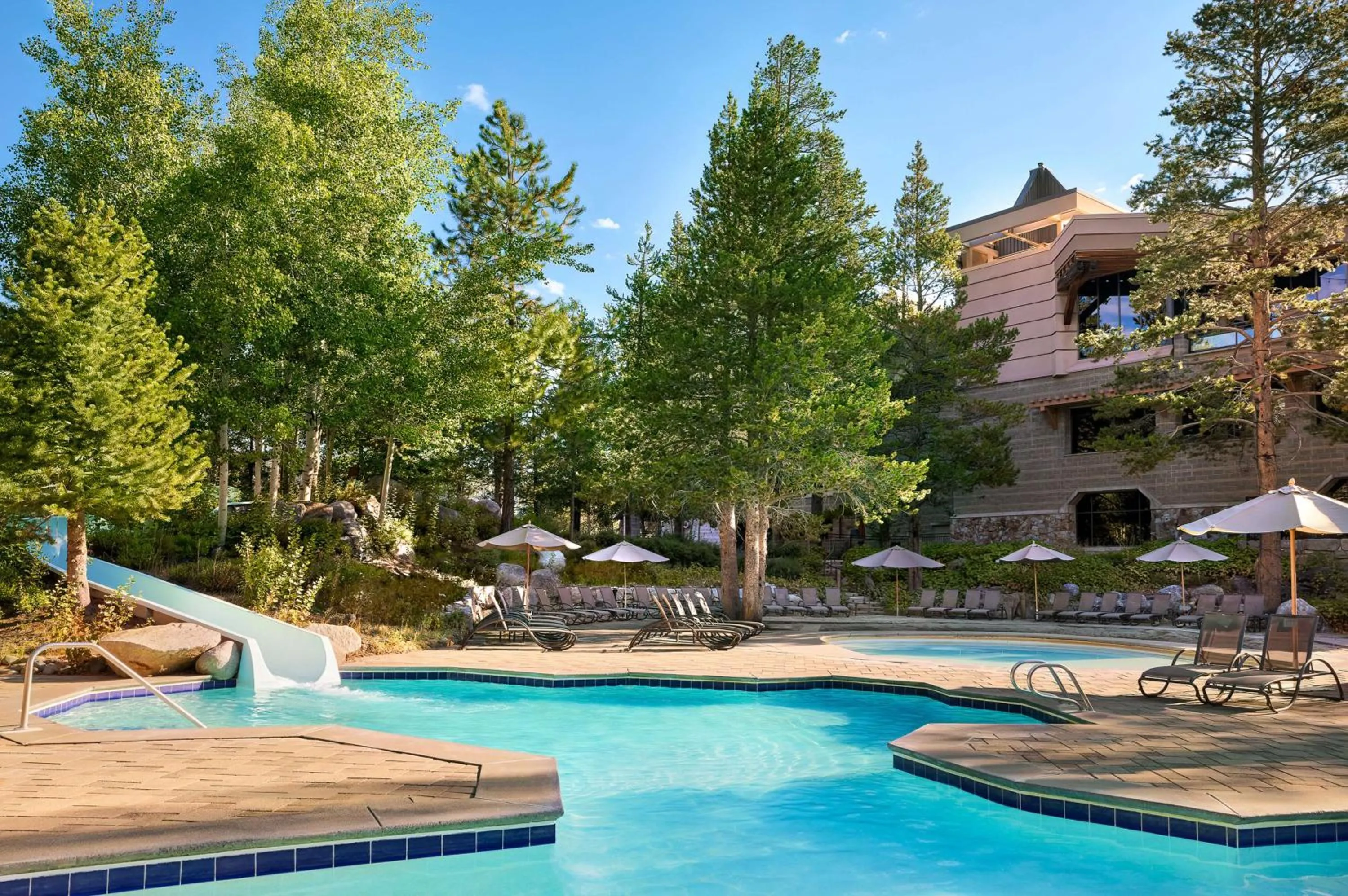 Swimming pool in Everline Resort and Spa, Lake Tahoe