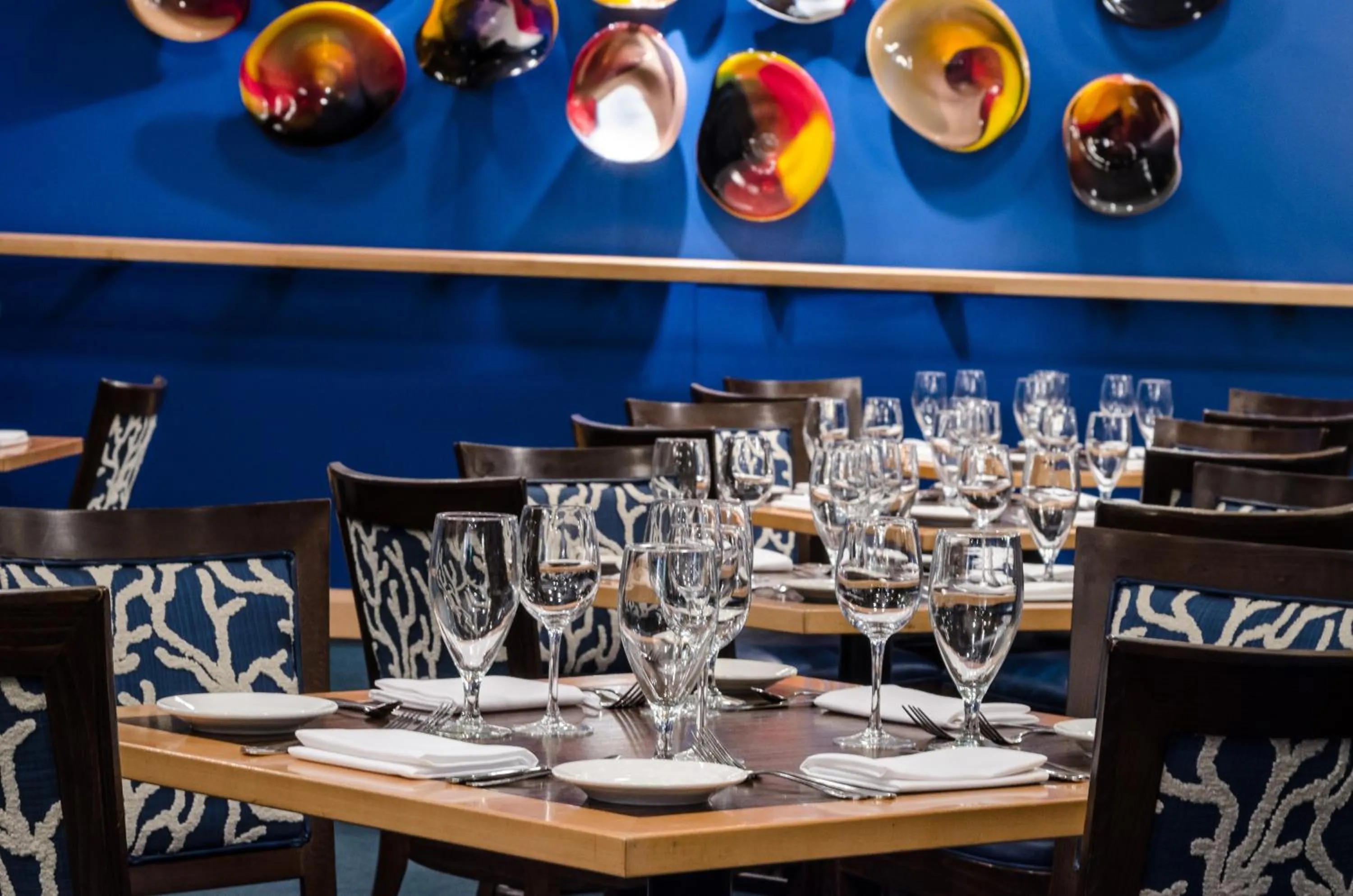 Restaurant/places to eat in Beacon Hotel & Corporate Quarters