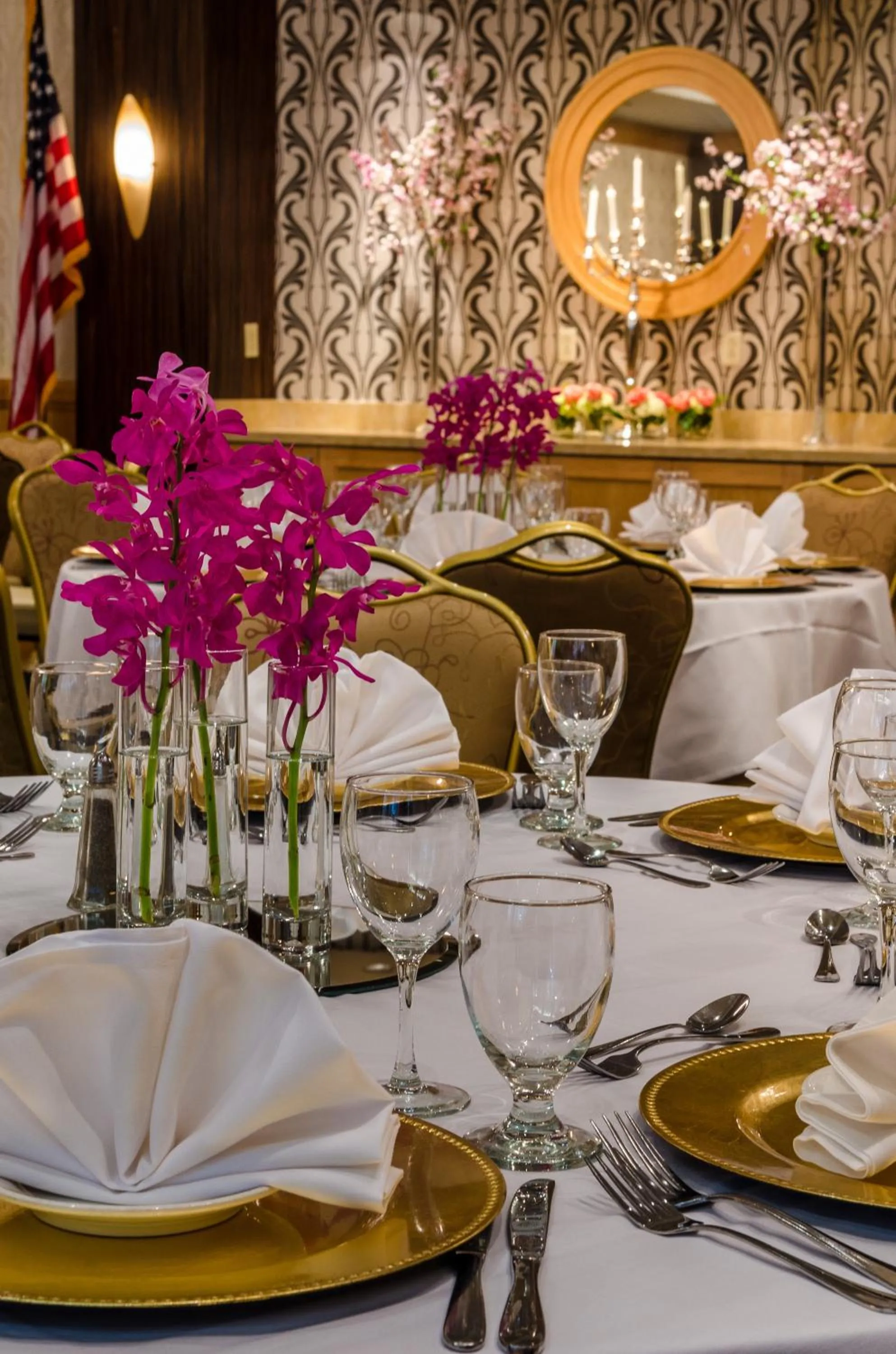 Restaurant/places to eat in Beacon Hotel & Corporate Quarters