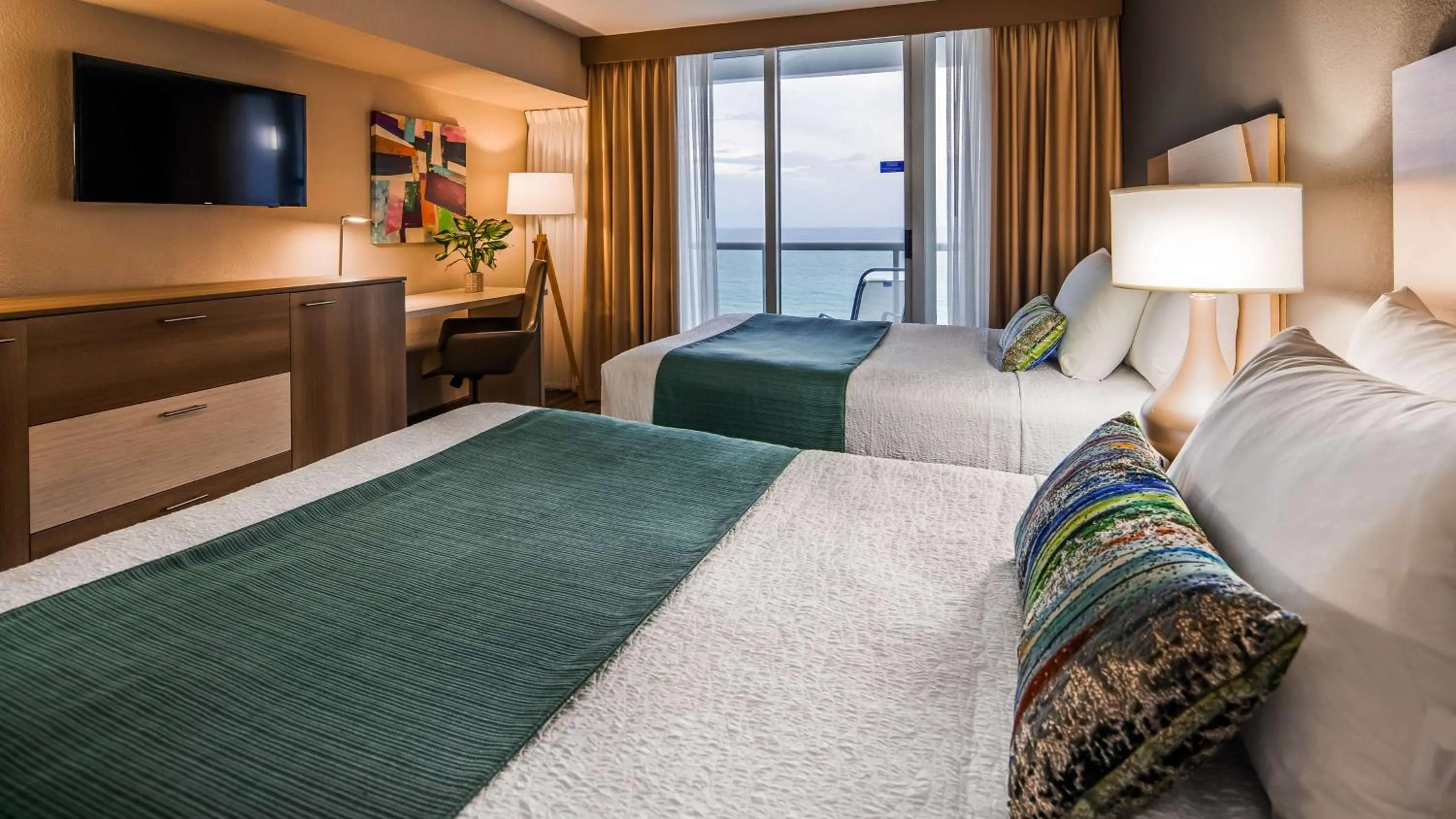 Photo of the whole room, Bed in Best Western Plus Atlantic Beach Resort