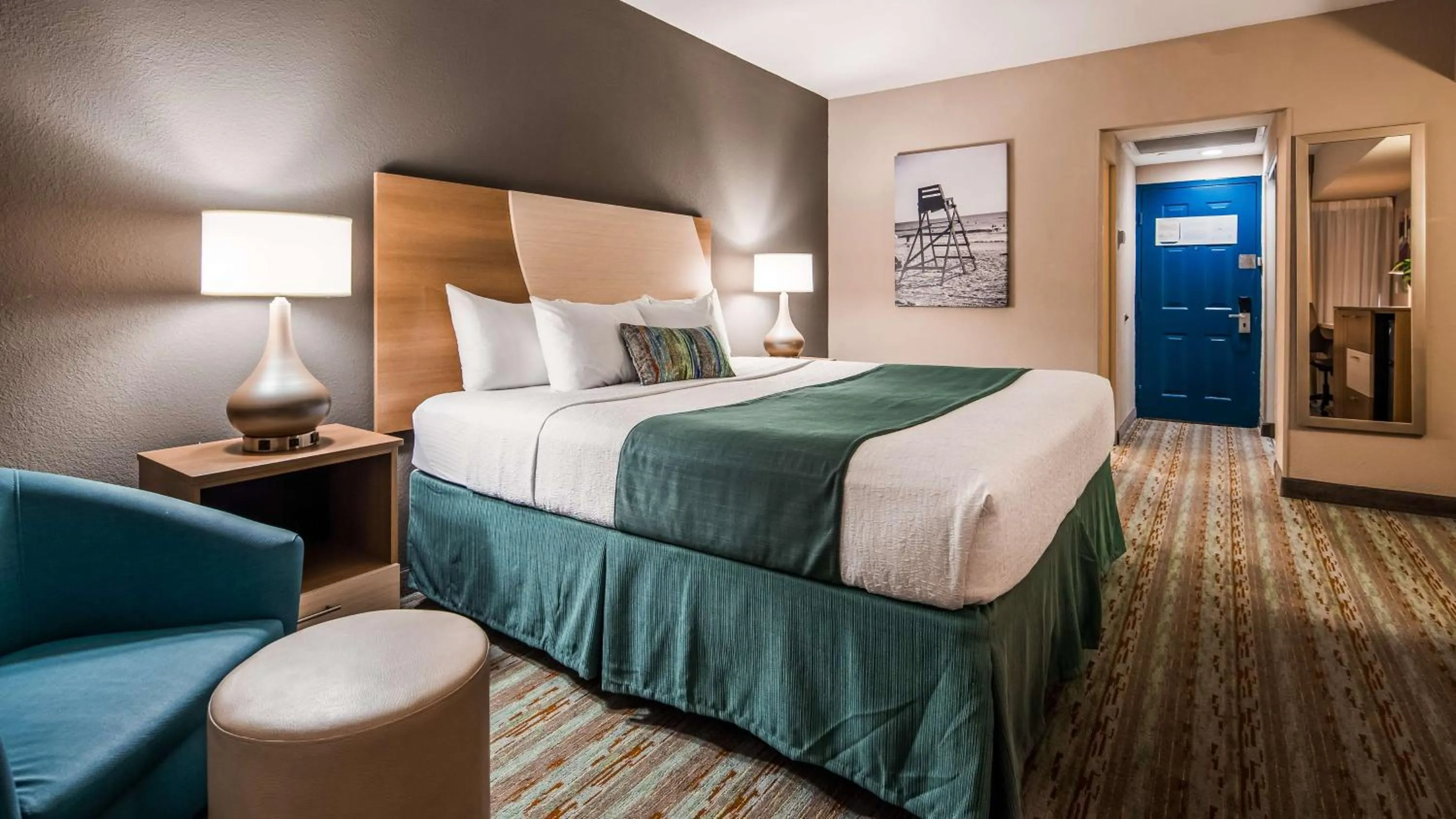 Photo of the whole room, Bed in Best Western Plus Atlantic Beach Resort