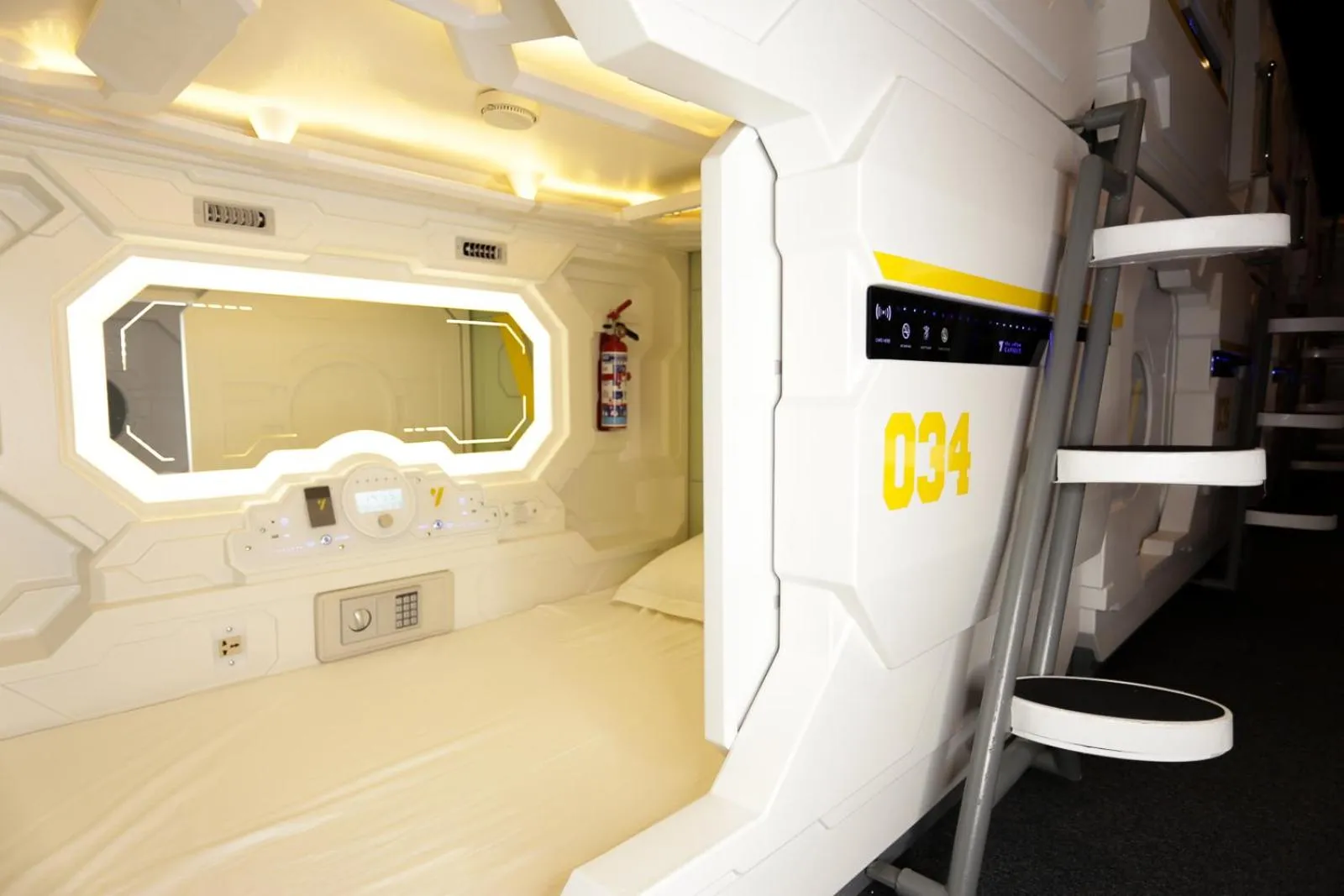 Bed in The Yellow Capsule Cancun Close to Airport