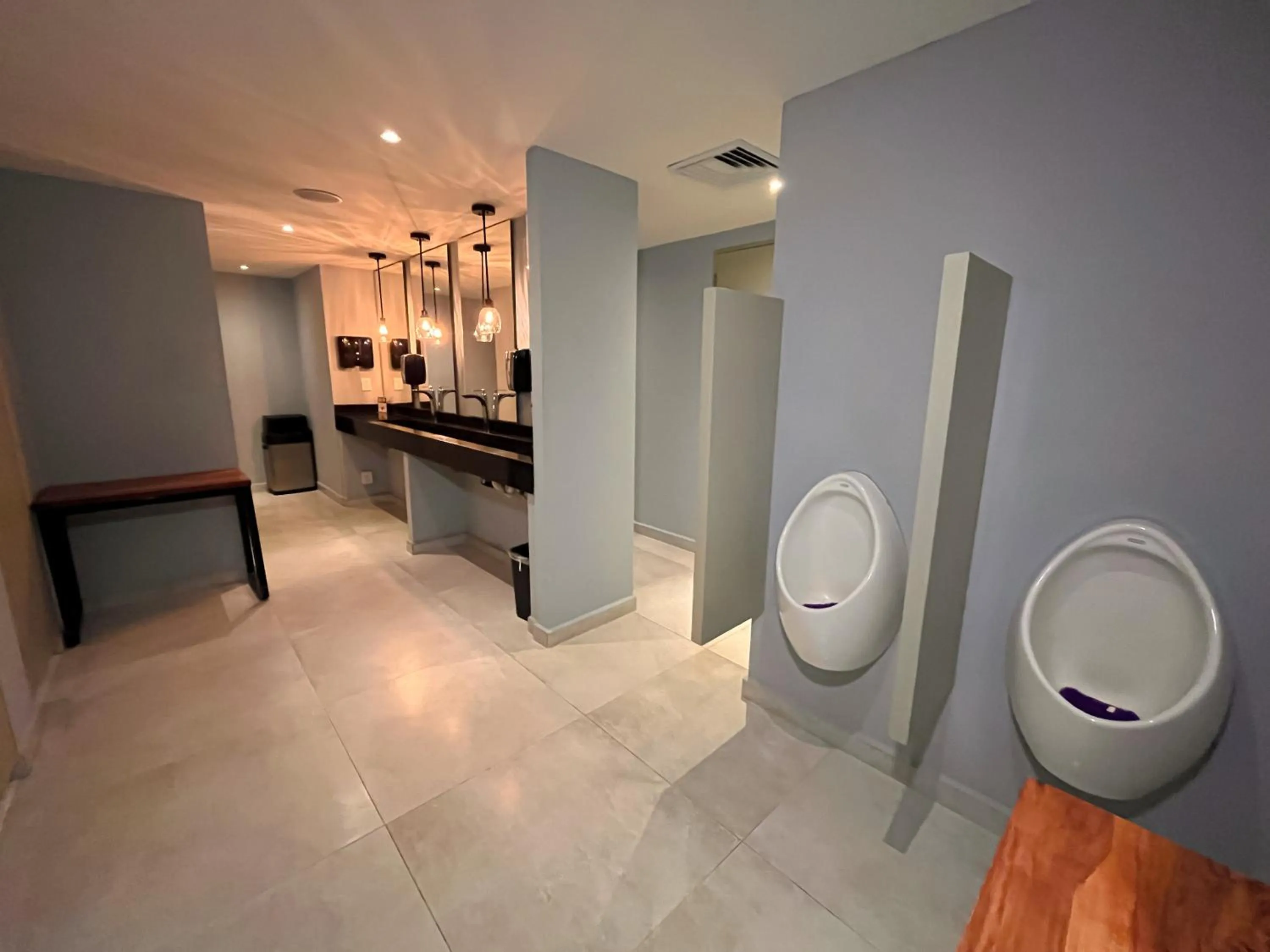 Bathroom in The Yellow Capsule Cancun Close to Airport