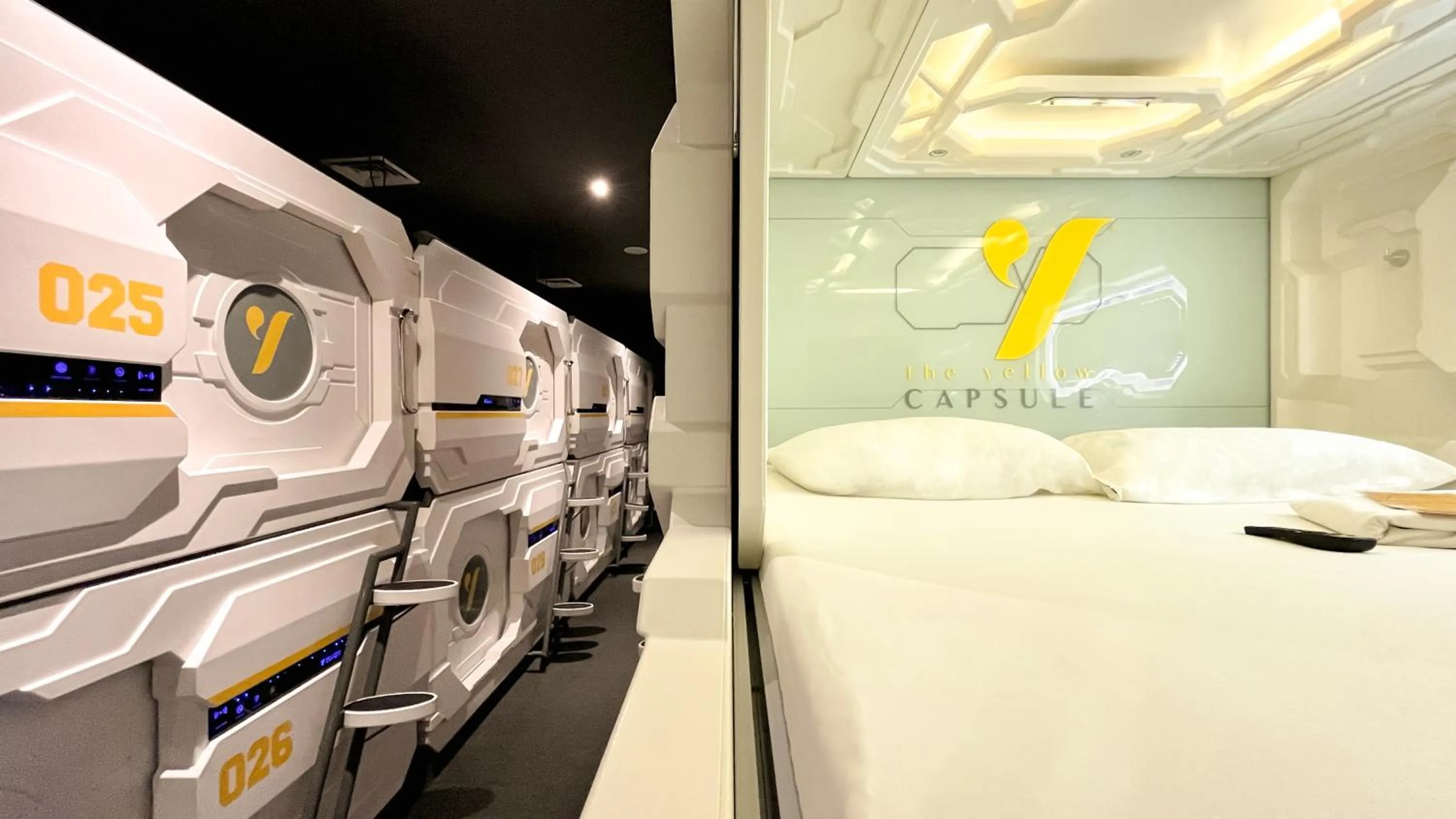 Bed in The Yellow Capsule Cancun Close to Airport