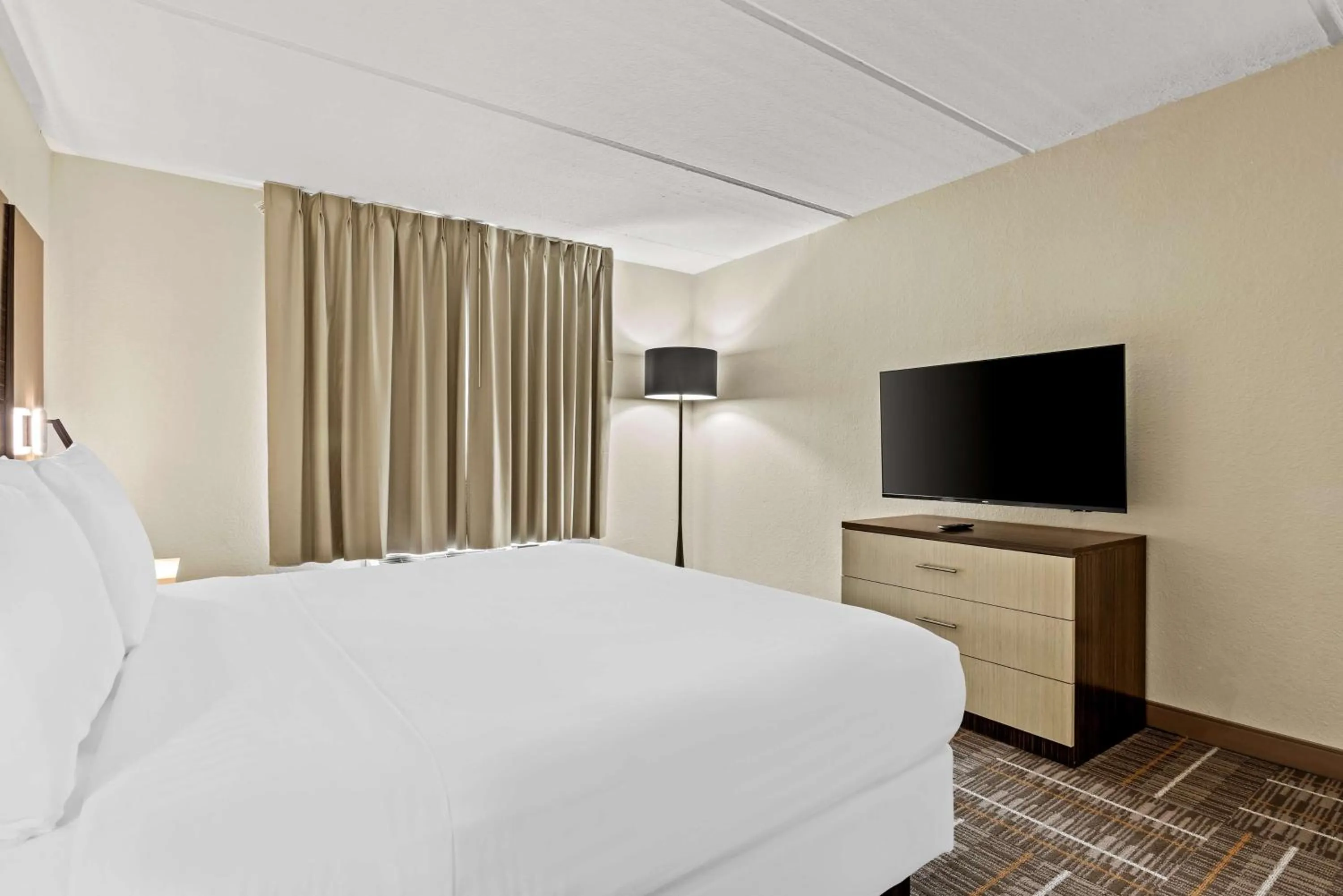 Bedroom, Bed in Best Western Airport Inn & Suites