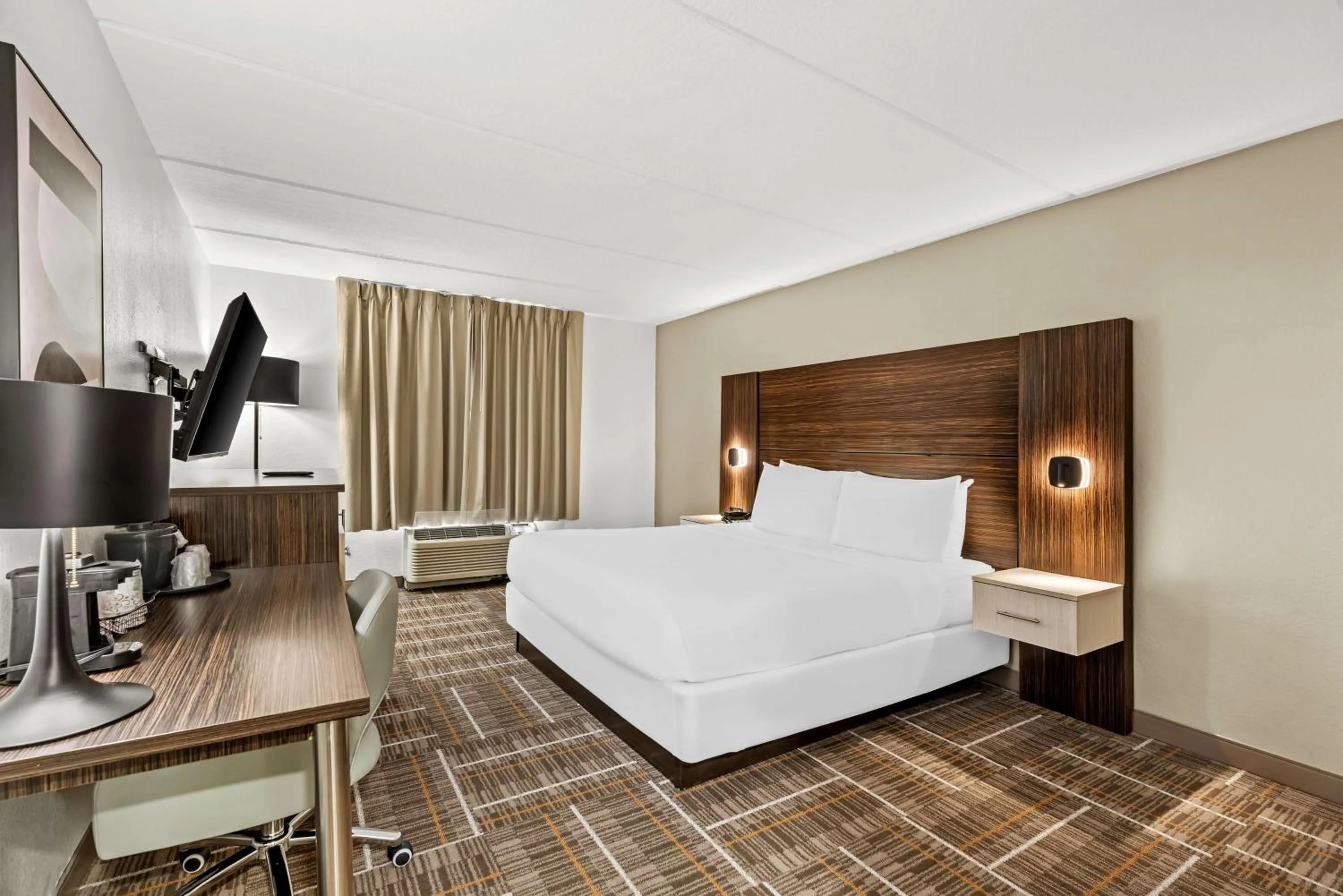 Bedroom, Bed in Best Western Airport Inn & Suites