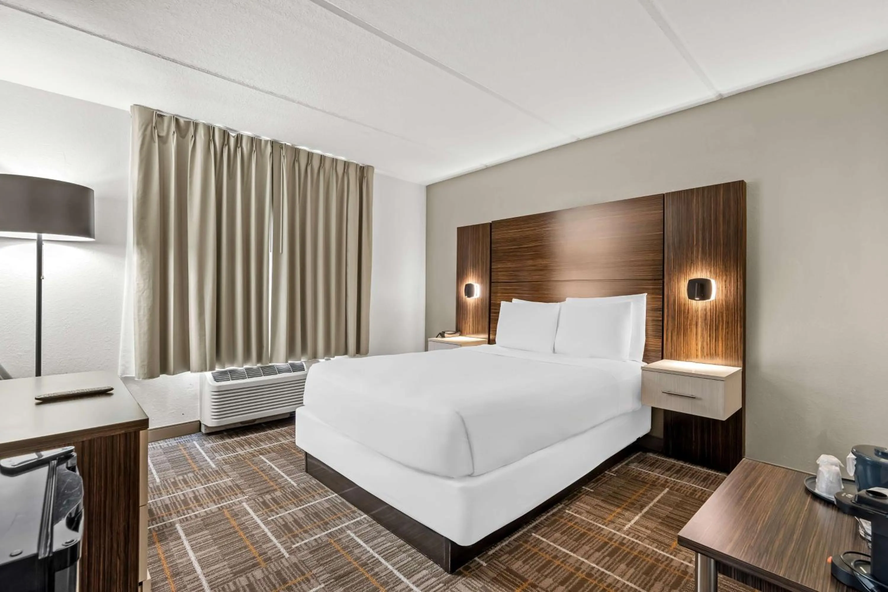 Bedroom, Bed in Best Western Airport Inn & Suites