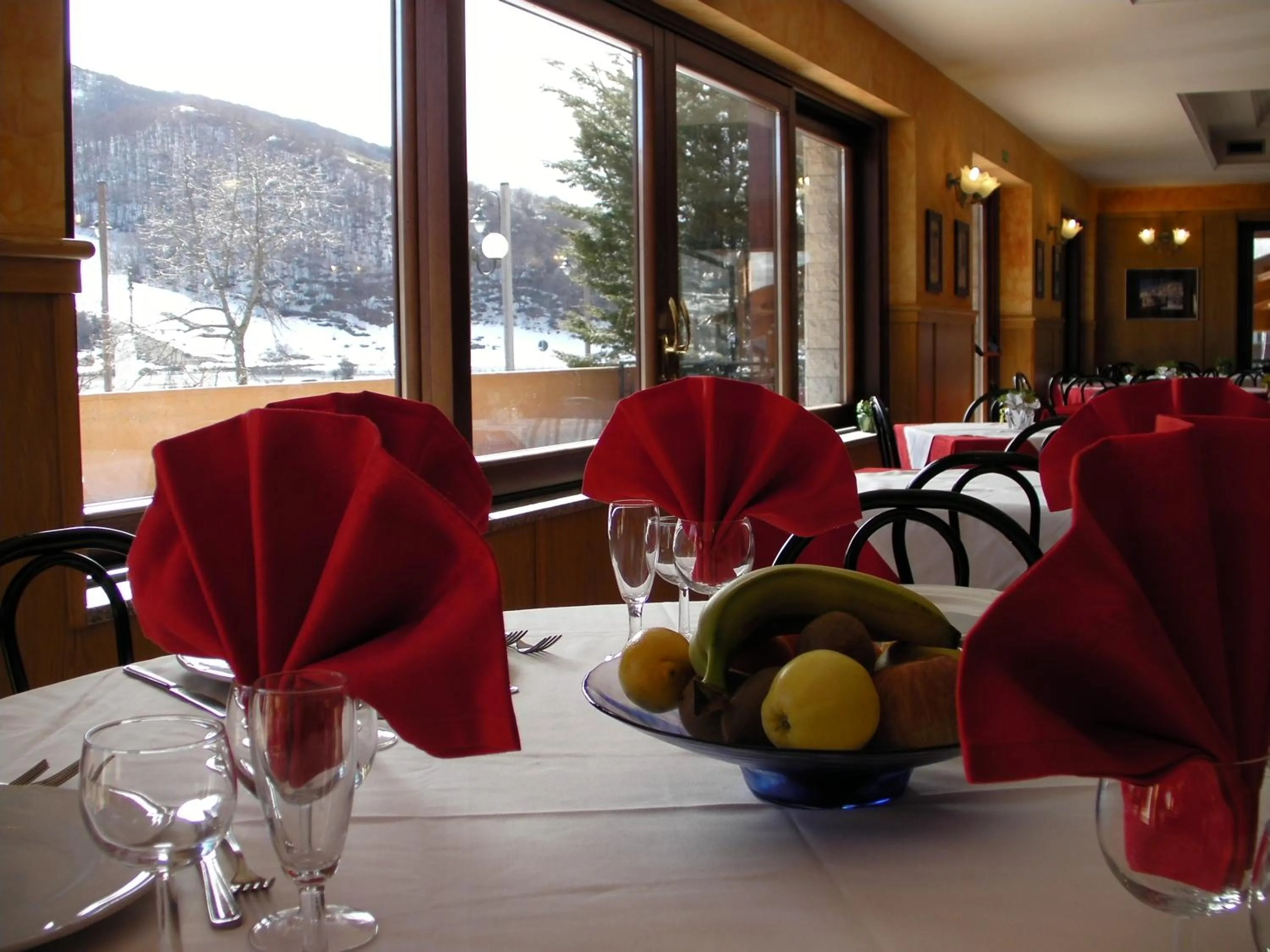 Restaurant/places to eat in Alba Sporting Hotel