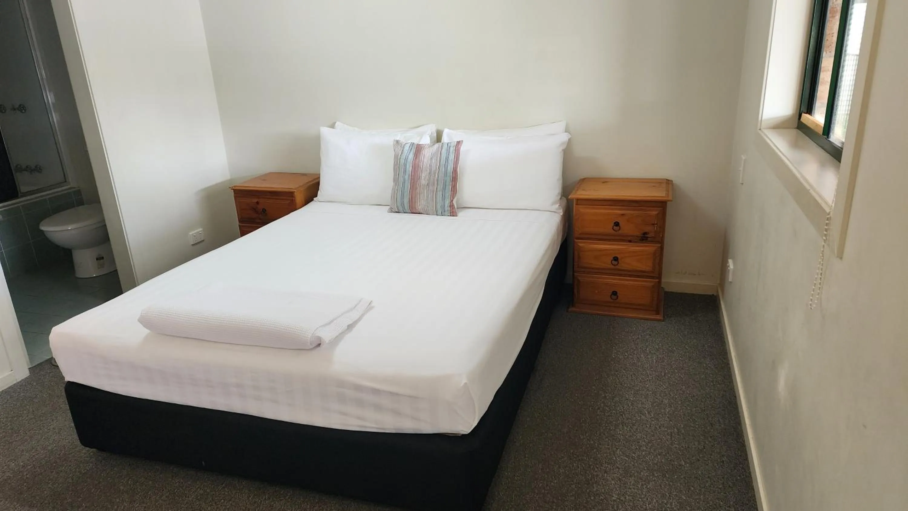 Bed in T's Resort & Motel